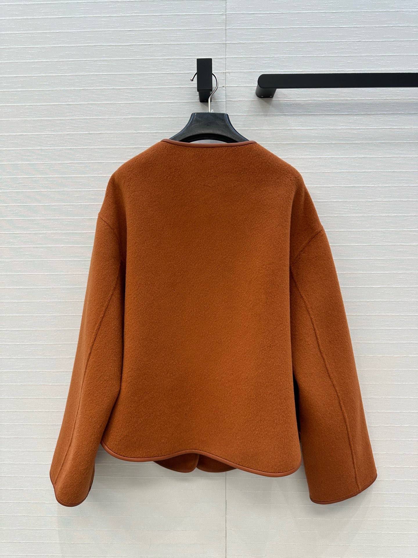 独家首发❤️H 马家新品手工羊毛廓形夹克外套！100%小羊皮菱格纹绗缝翻扣大口袋装饰，小羊皮拼接包边工艺