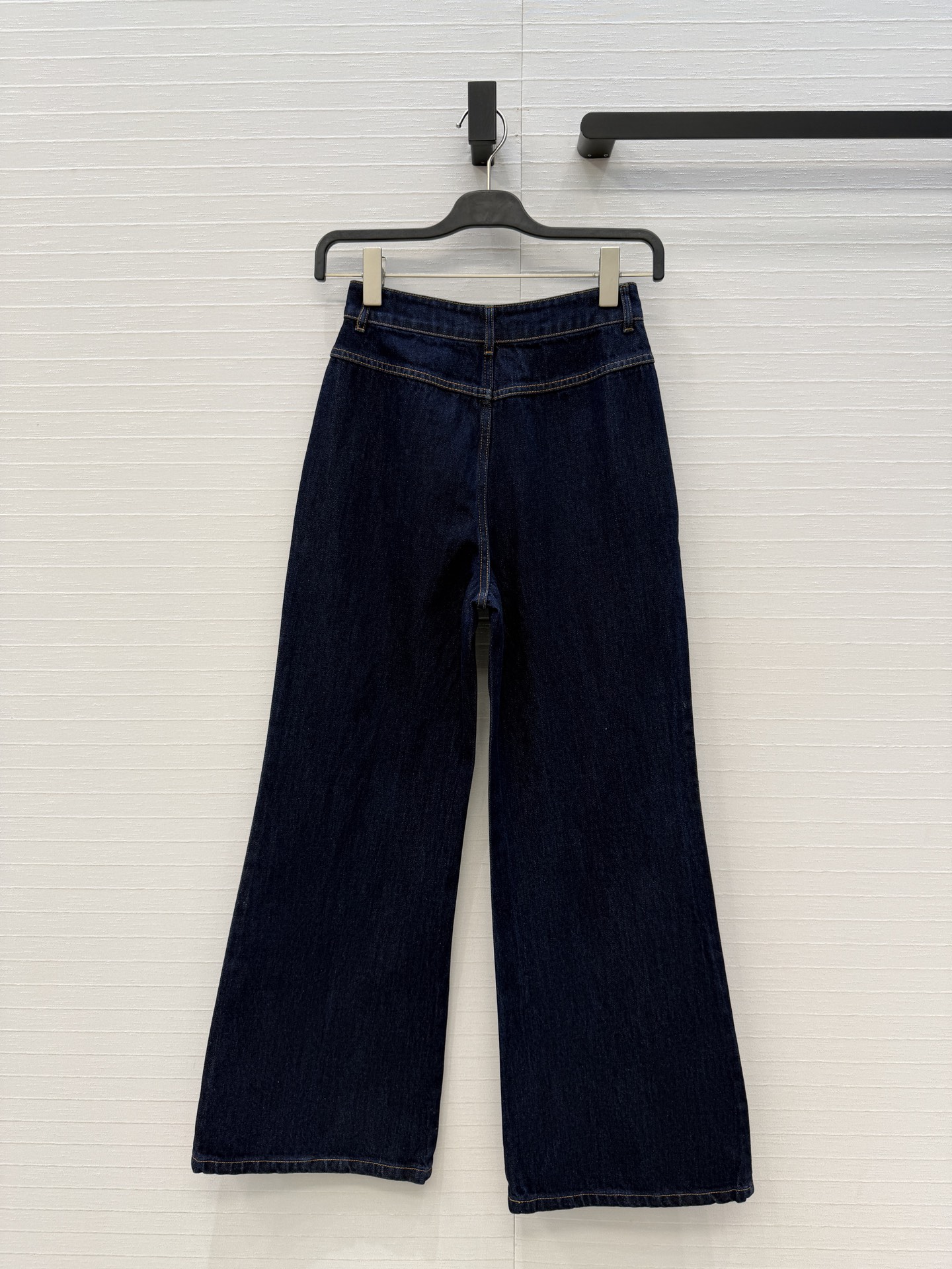 独家首发🍒Cha*25k新品！气质爱心💗双c牛仔长裤，中高腰微喇裤版型剪裁上身高挑又显瘦，定制心形双c口