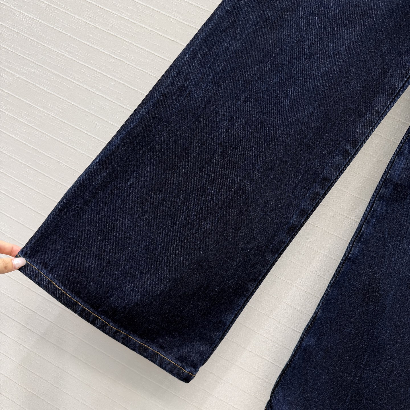 独家首发🍒Cha*25k新品！气质爱心💗双c牛仔长裤，中高腰微喇裤版型剪裁上身高挑又显瘦，定制心形双c口