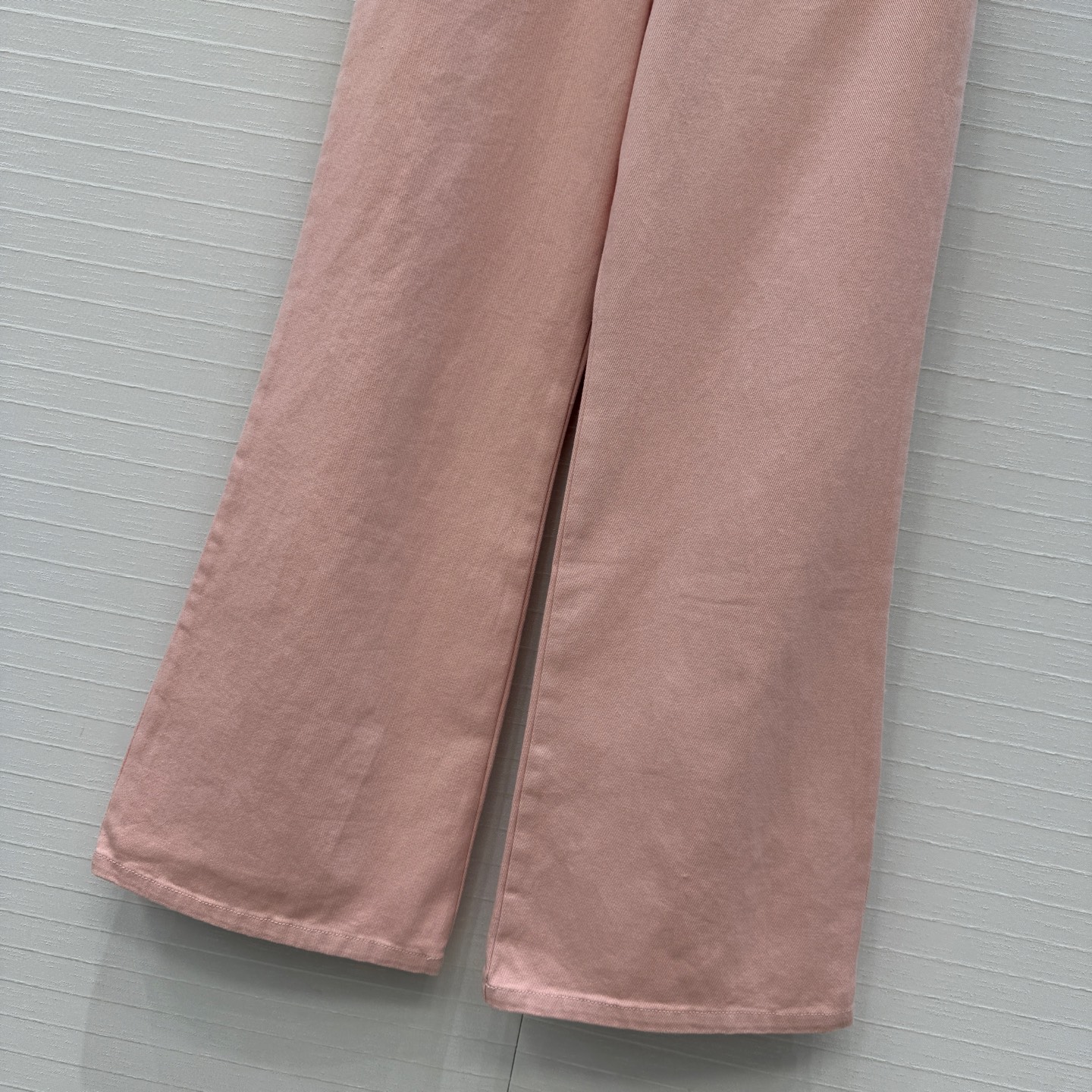 独家首发🍒Cha*25k新品！气质爱心💗双c牛仔长裤，中高腰微喇裤版型剪裁上身高挑又显瘦，定制心形双c口