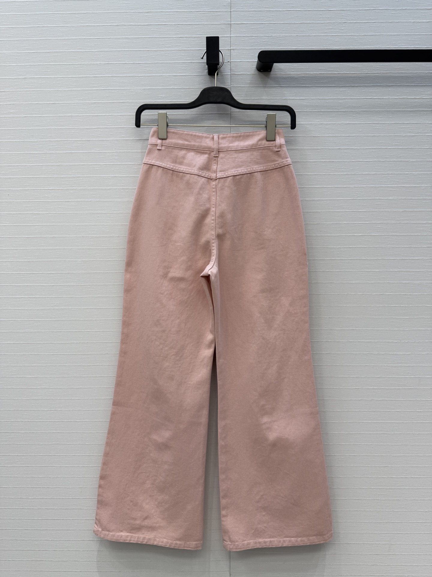 独家首发🍒Cha*25k新品！气质爱心💗双c牛仔长裤，中高腰微喇裤版型剪裁上身高挑又显瘦，定制心形双c口