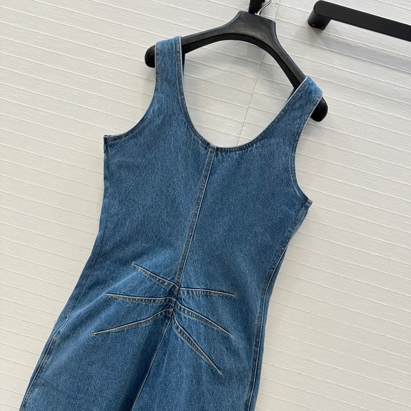 独家首发❤️Alai*26新品时髦精穿搭！酵素洗水高级牛仔连体裤！大U领背带 收腰立裁弯刀裤版型设计不挑