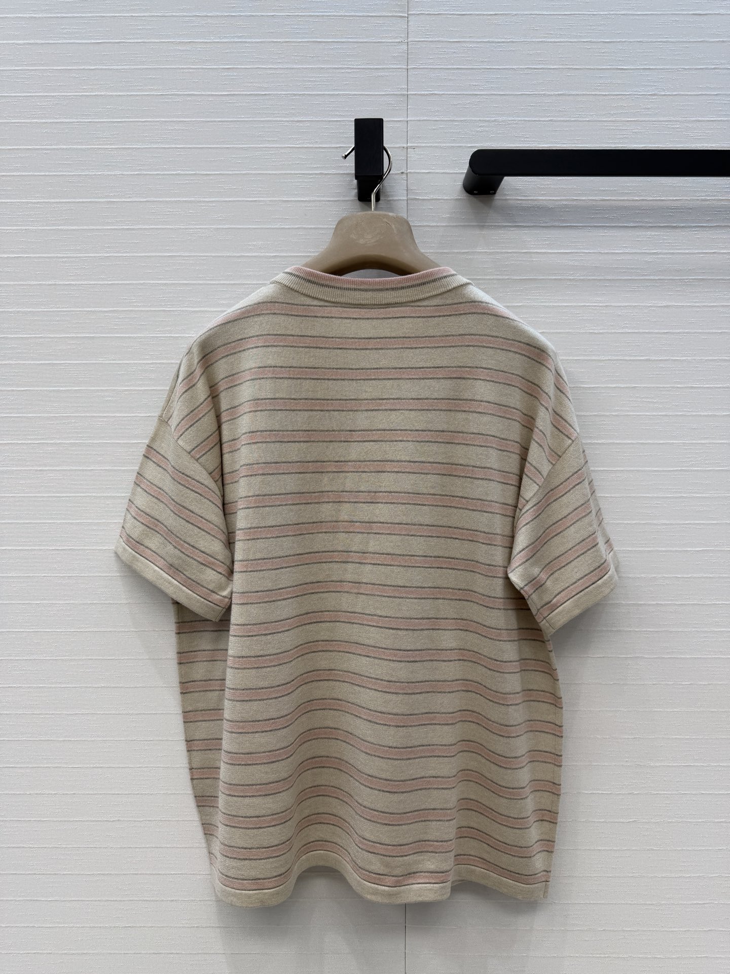 独家首发🍒高端原单品质！行走的高定 Bc老钱风穿搭，意大利美学配色条纹落肩短袖上衣。进口轻盈羊绒纱线瑞士