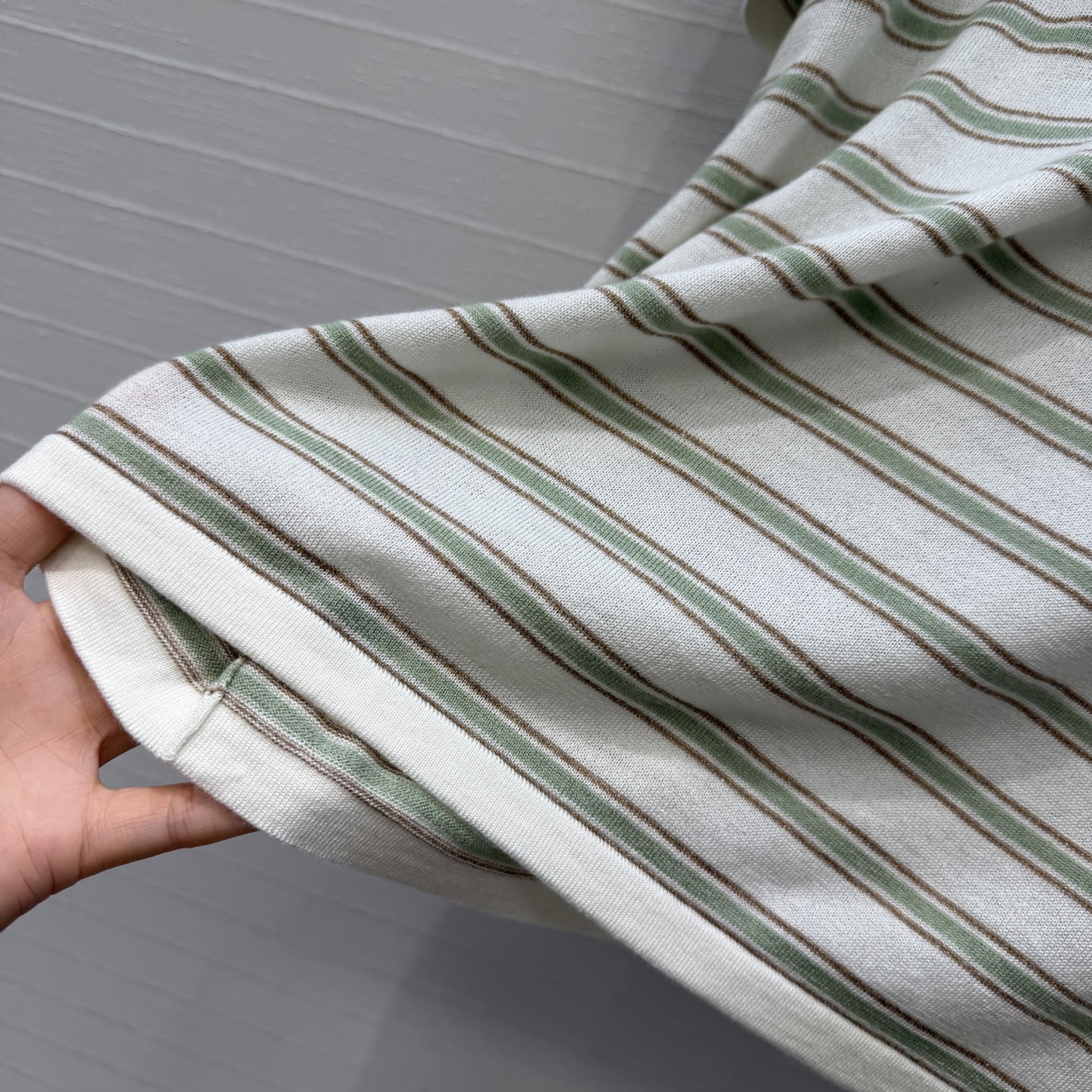 独家首发🍒高端原单品质！行走的高定 Bc老钱风穿搭，意大利美学配色条纹落肩短袖上衣。进口轻盈羊绒纱线瑞士