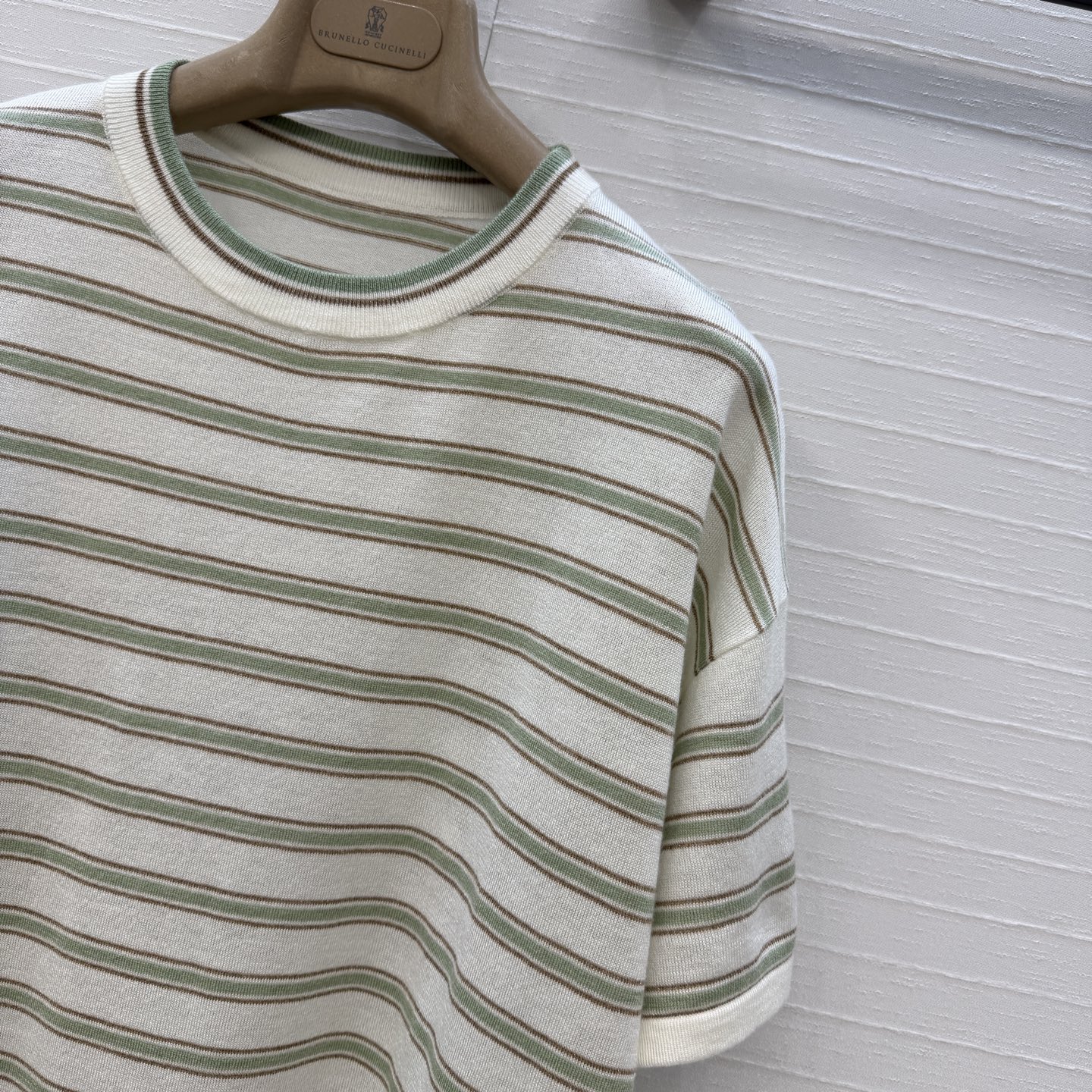 独家首发🍒高端原单品质！行走的高定 Bc老钱风穿搭，意大利美学配色条纹落肩短袖上衣。进口轻盈羊绒纱线瑞士