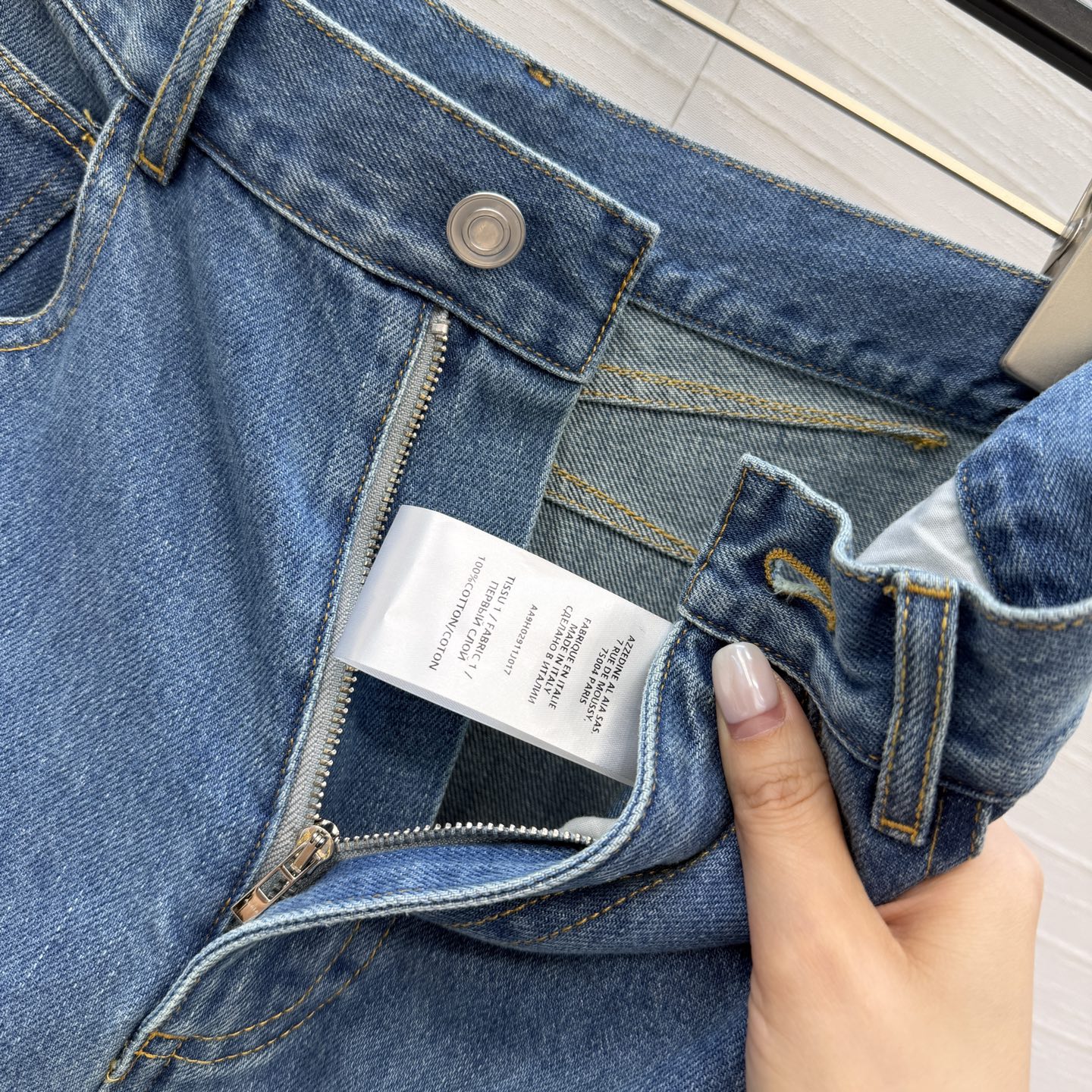 独家首发❤️爆单推荐，Alai*26ss新色，云水蓝洗水牛仔裤！品牌调性立裁弯刀弧形设计上身A爆啦！经典