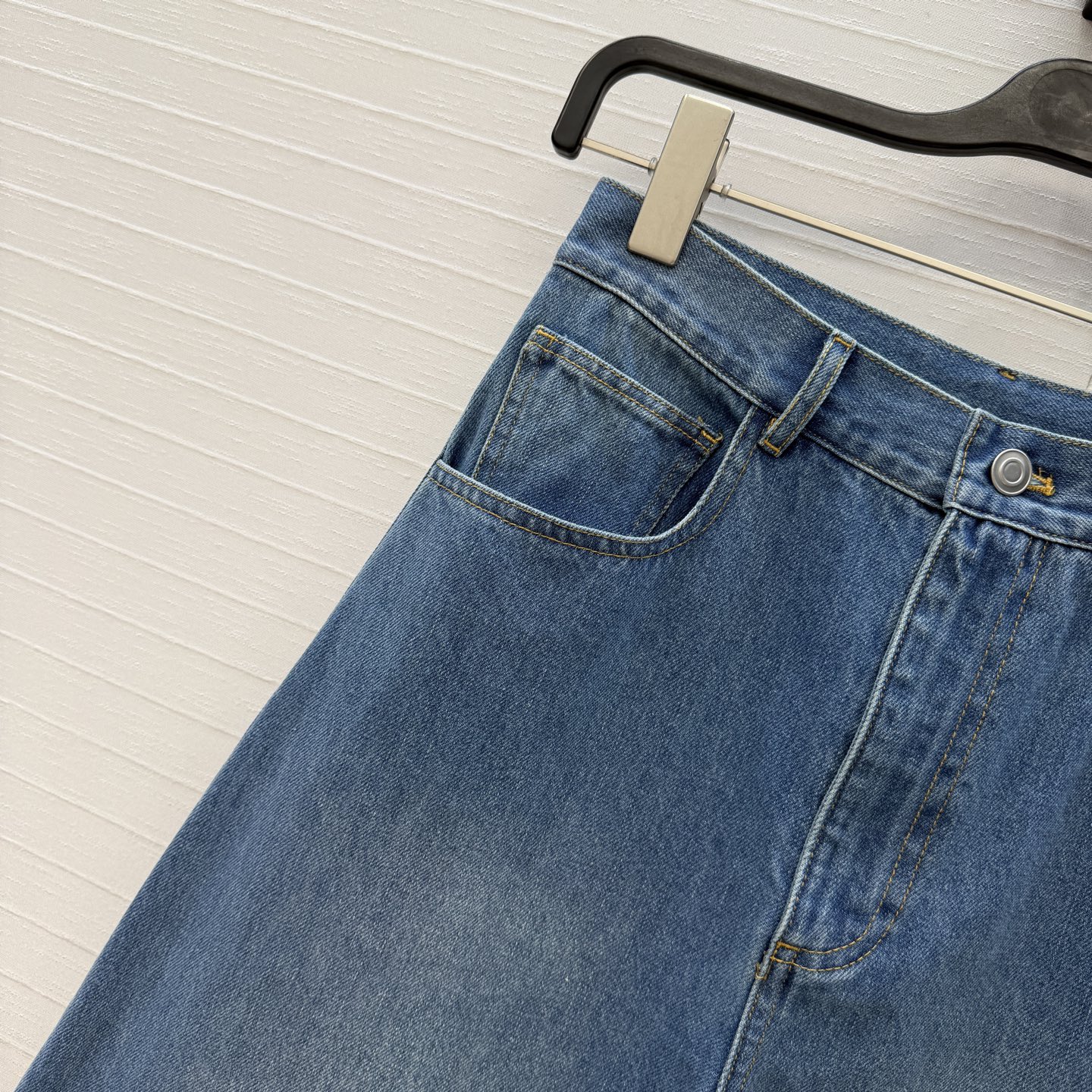 独家首发❤️爆单推荐，Alai*26ss新色，云水蓝洗水牛仔裤！品牌调性立裁弯刀弧形设计上身A爆啦！经典