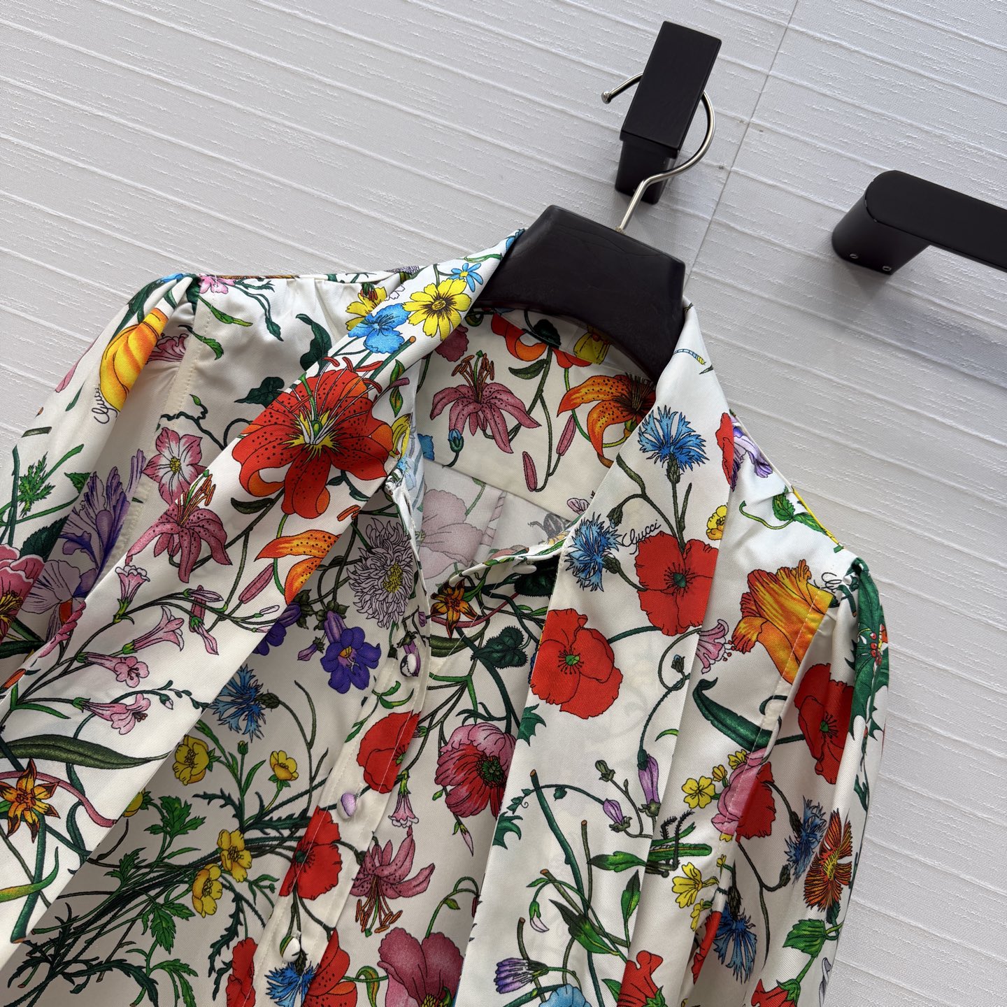 原单品质💕26春夏GG花㚏16姆米真丝衬衫！100%真丝斜纹绸，气质飘带系领 泡泡肩经典版型上身巨显瘦！