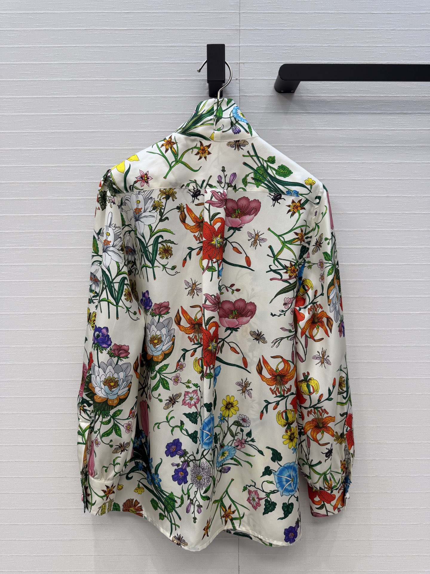 原单品质💕26春夏GG花㚏16姆米真丝衬衫！100%真丝斜纹绸，气质飘带系领 泡泡肩经典版型上身巨显瘦！