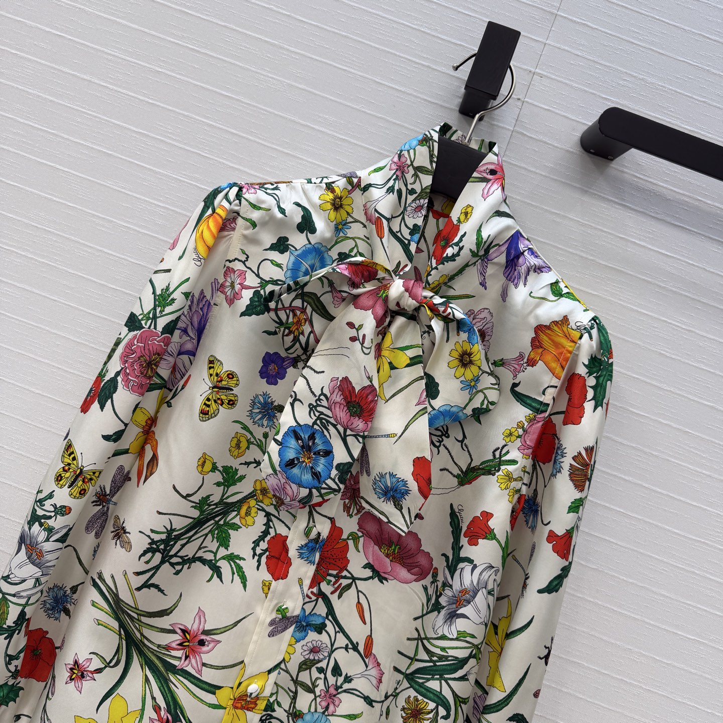 原单品质💕26春夏GG花㚏16姆米真丝衬衫！100%真丝斜纹绸，气质飘带系领 泡泡肩经典版型上身巨显瘦！