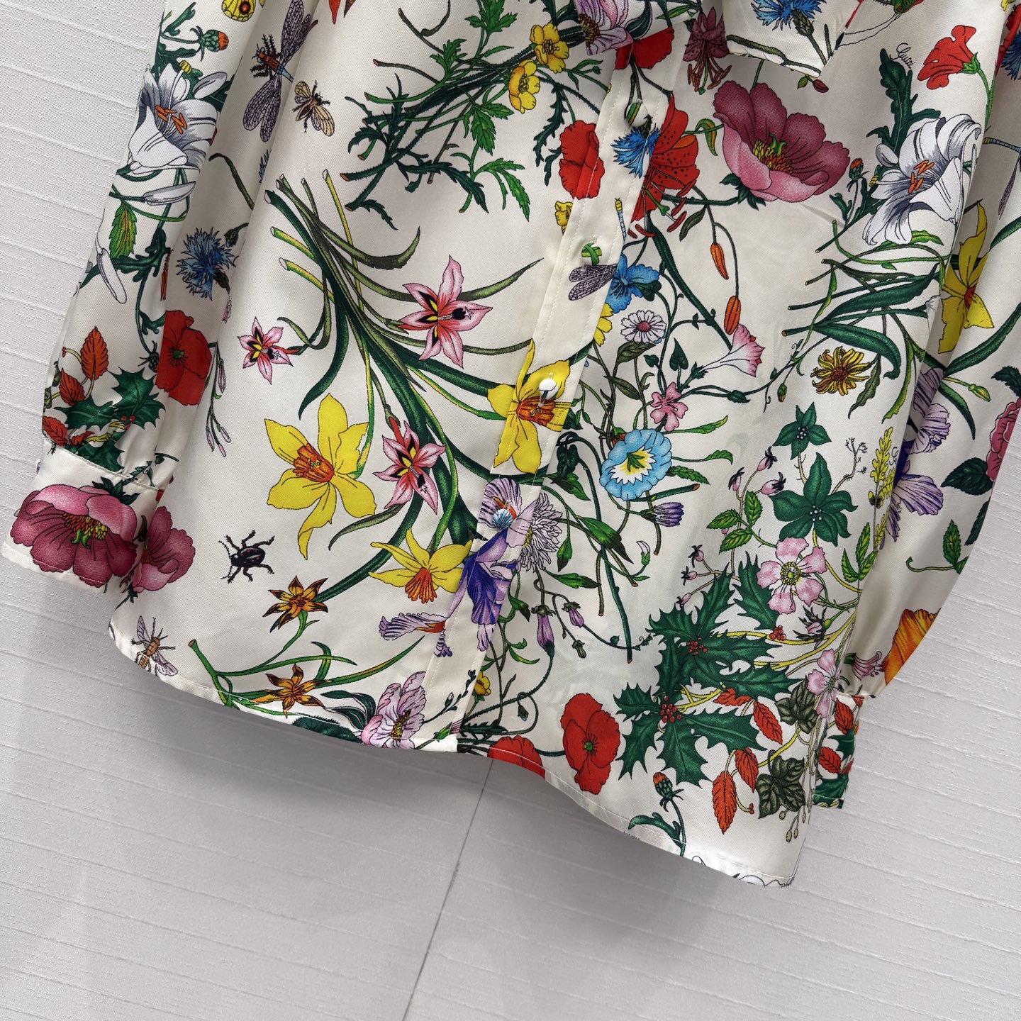 原单品质💕26春夏GG花㚏16姆米真丝衬衫！100%真丝斜纹绸，气质飘带系领 泡泡肩经典版型上身巨显瘦！