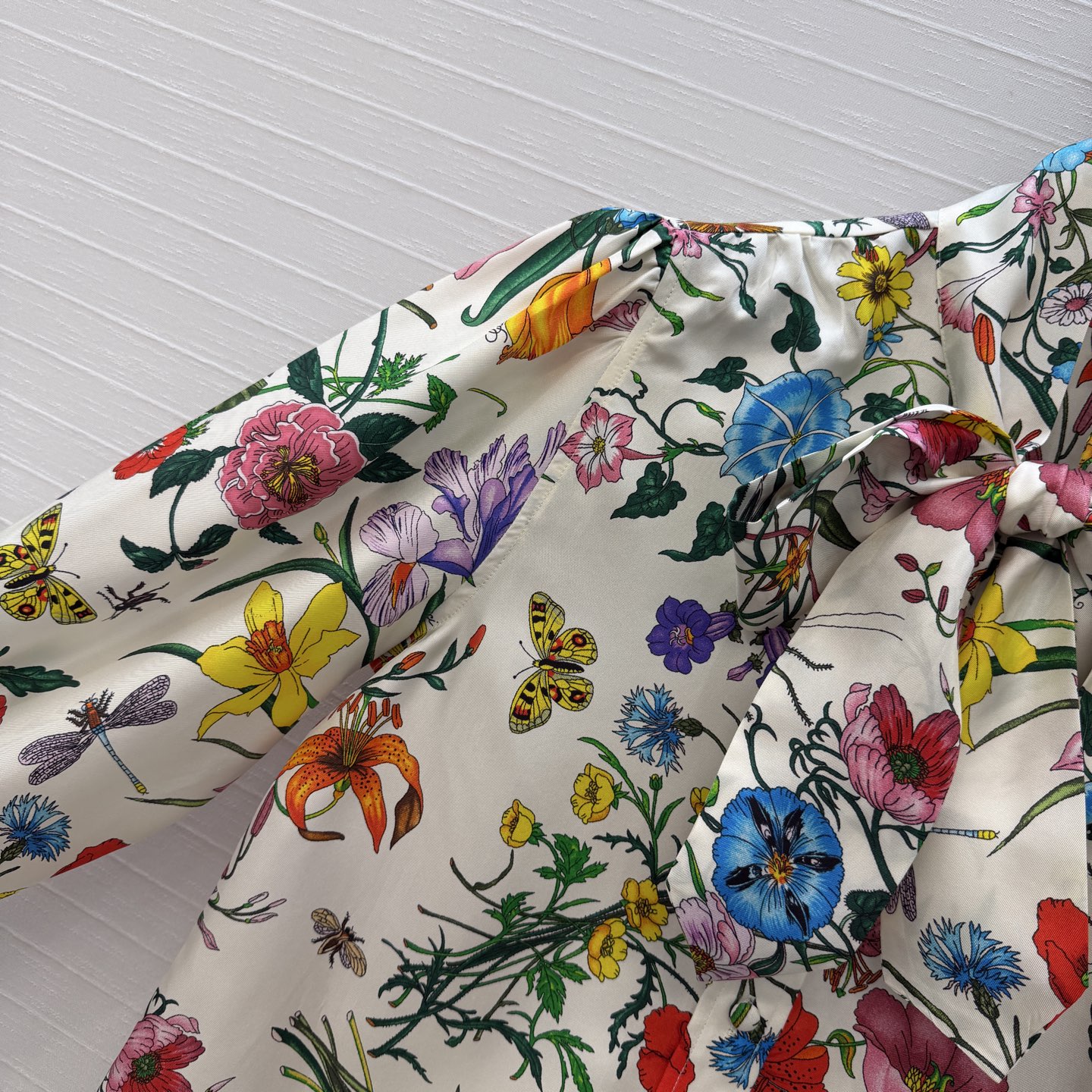 原单品质💕26春夏GG花㚏16姆米真丝衬衫！100%真丝斜纹绸，气质飘带系领 泡泡肩经典版型上身巨显瘦！