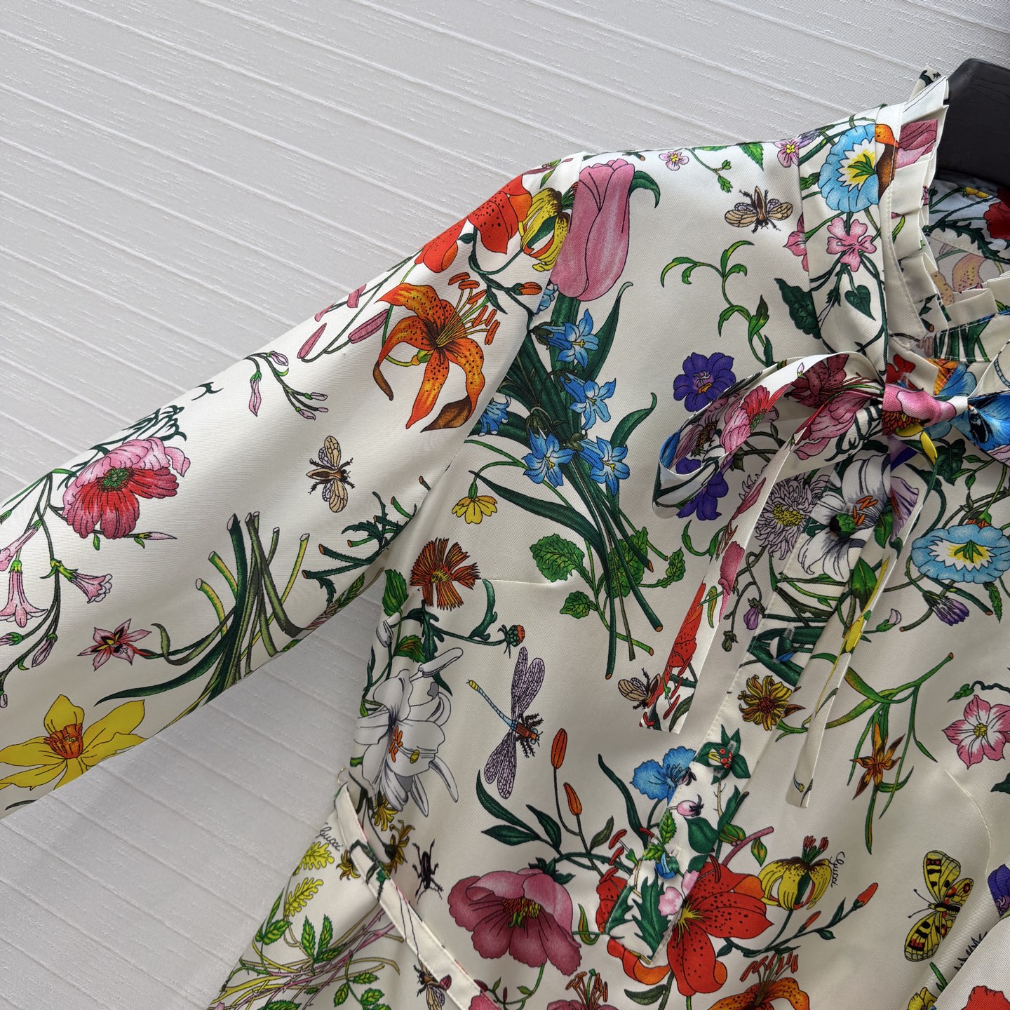 原单品质💕26春夏GG花㚏16姆米真丝衬衫连衣裙！100%真丝斜纹绸，定制压褶工艺花边气质飘带系领 金属