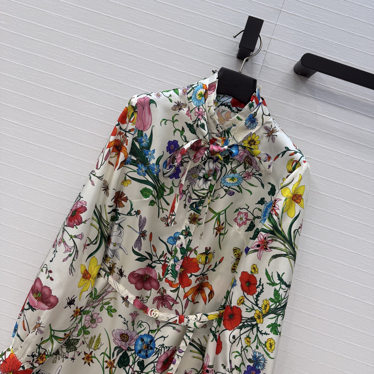 原单品质💕26春夏GG花㚏16姆米真丝衬衫连衣裙！100%真丝斜纹绸，定制压褶工艺花边气质飘带系领 金属