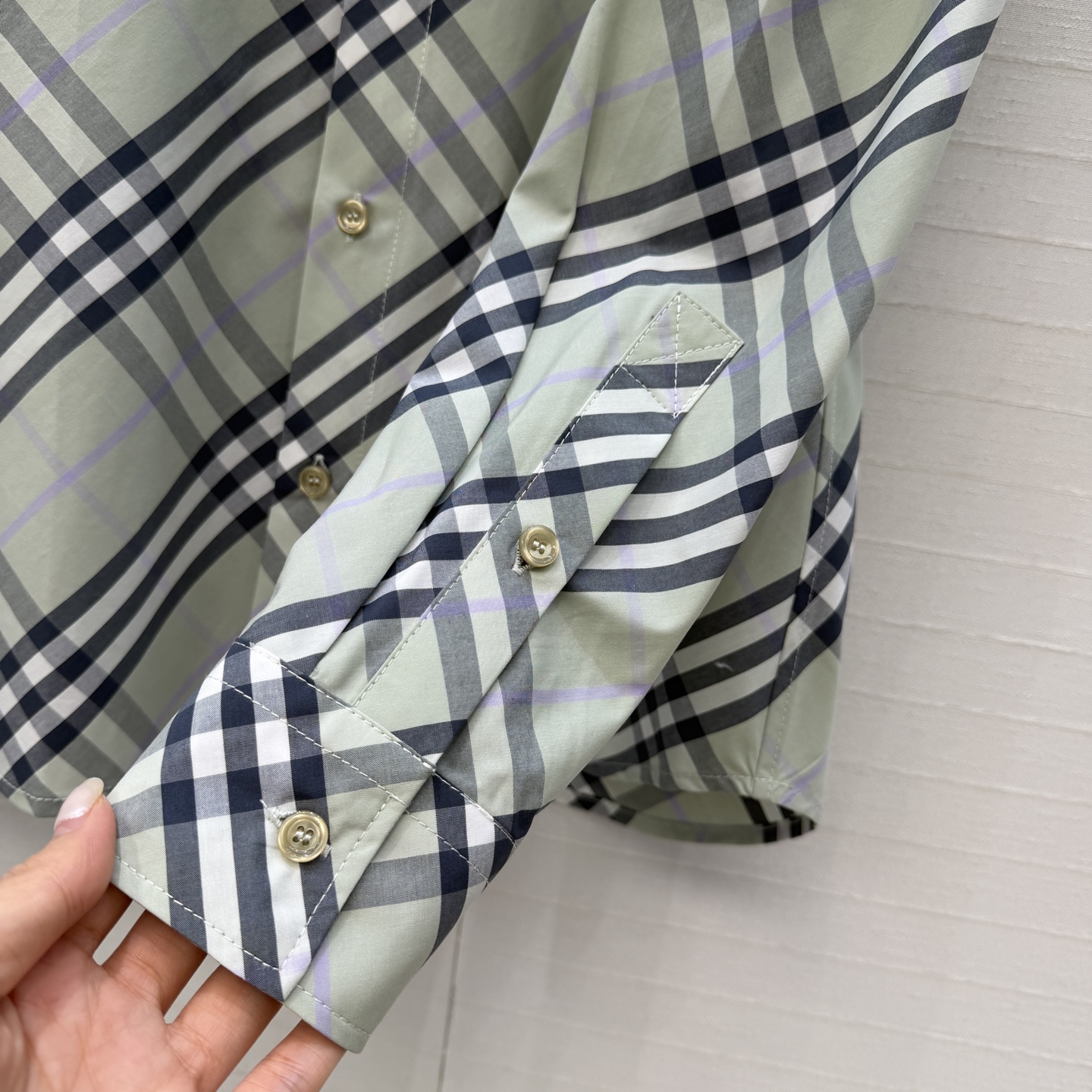 强烈推荐❤Bury*新品经典格纹衬衫，气质修身版型百搭不挑人。上身优雅帅气全新演绎英伦风！进口纯棉面料质