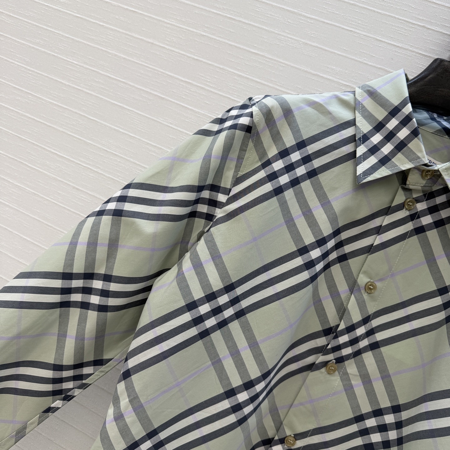 强烈推荐❤Bury*新品经典格纹衬衫，气质修身版型百搭不挑人。上身优雅帅气全新演绎英伦风！进口纯棉面料质