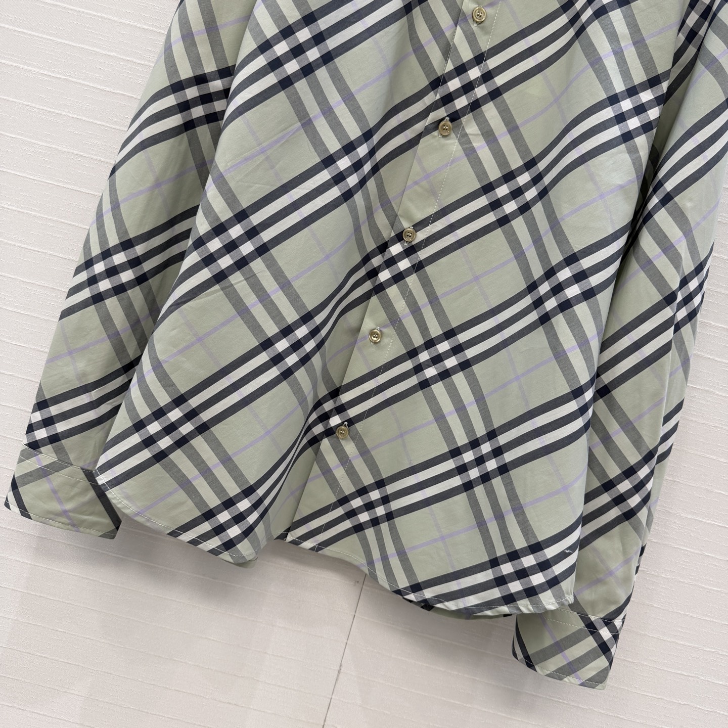强烈推荐❤Bury*新品经典格纹衬衫，气质修身版型百搭不挑人。上身优雅帅气全新演绎英伦风！进口纯棉面料质