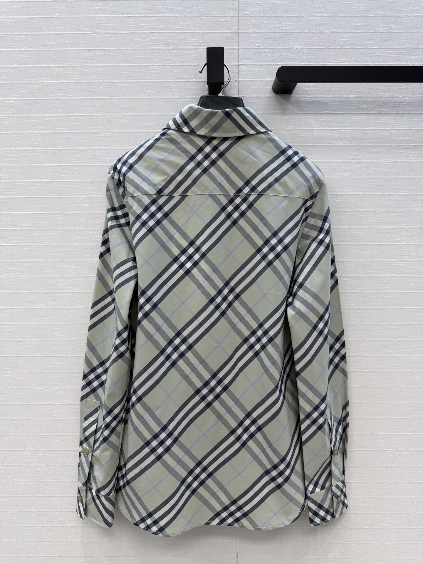 强烈推荐❤Bury*新品经典格纹衬衫，气质修身版型百搭不挑人。上身优雅帅气全新演绎英伦风！进口纯棉面料质