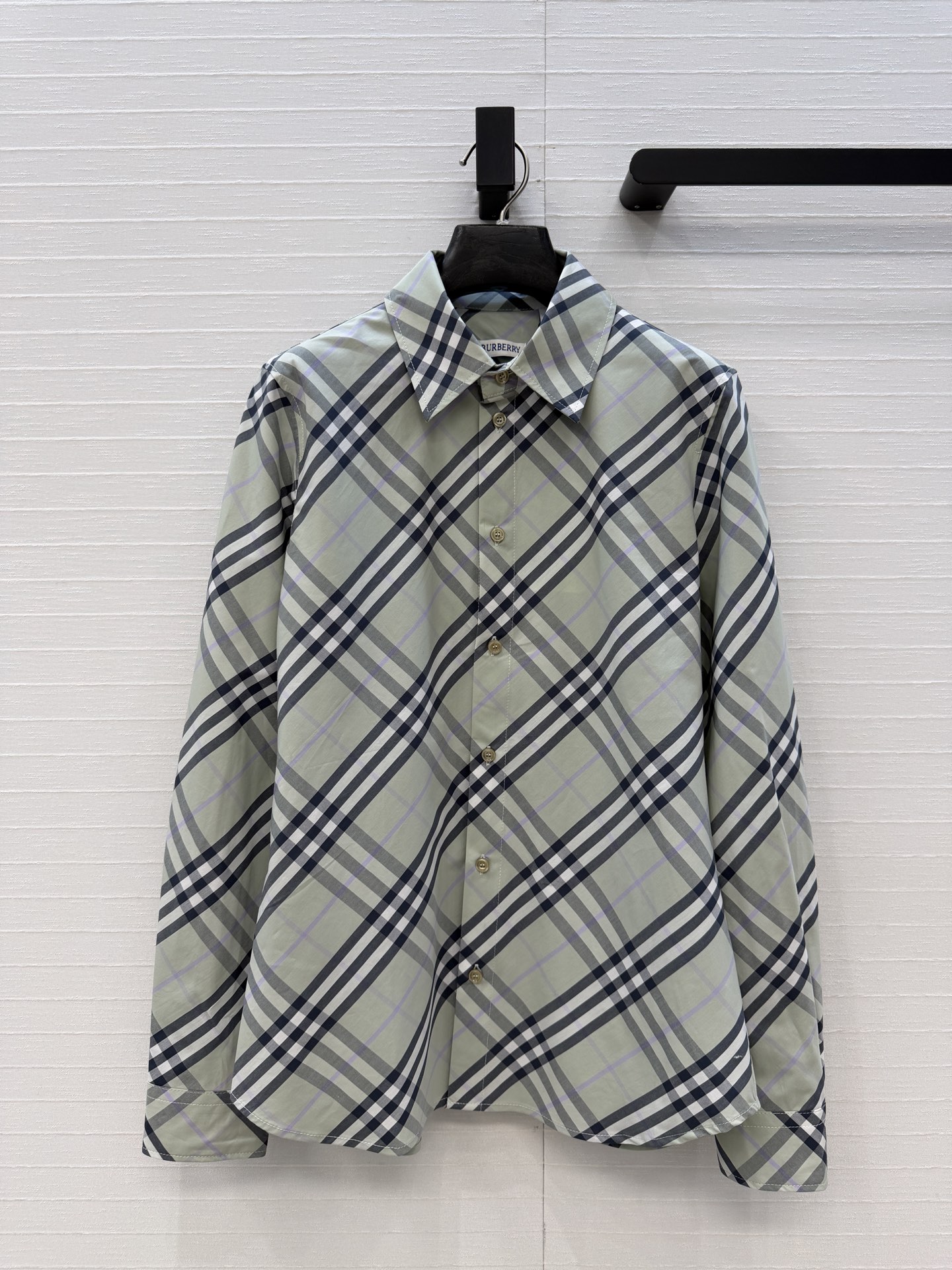 强烈推荐❤Bury*新品经典格纹衬衫，气质修身版型百搭不挑人。上身优雅帅气全新演绎英伦风！进口纯棉面料质