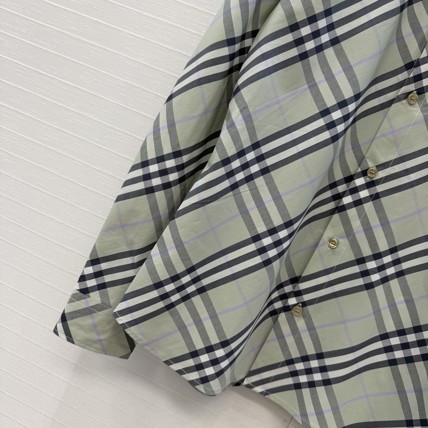 强烈推荐❤Bury*新品经典格纹衬衫，气质修身版型百搭不挑人。上身优雅帅气全新演绎英伦风！进口纯棉面料质