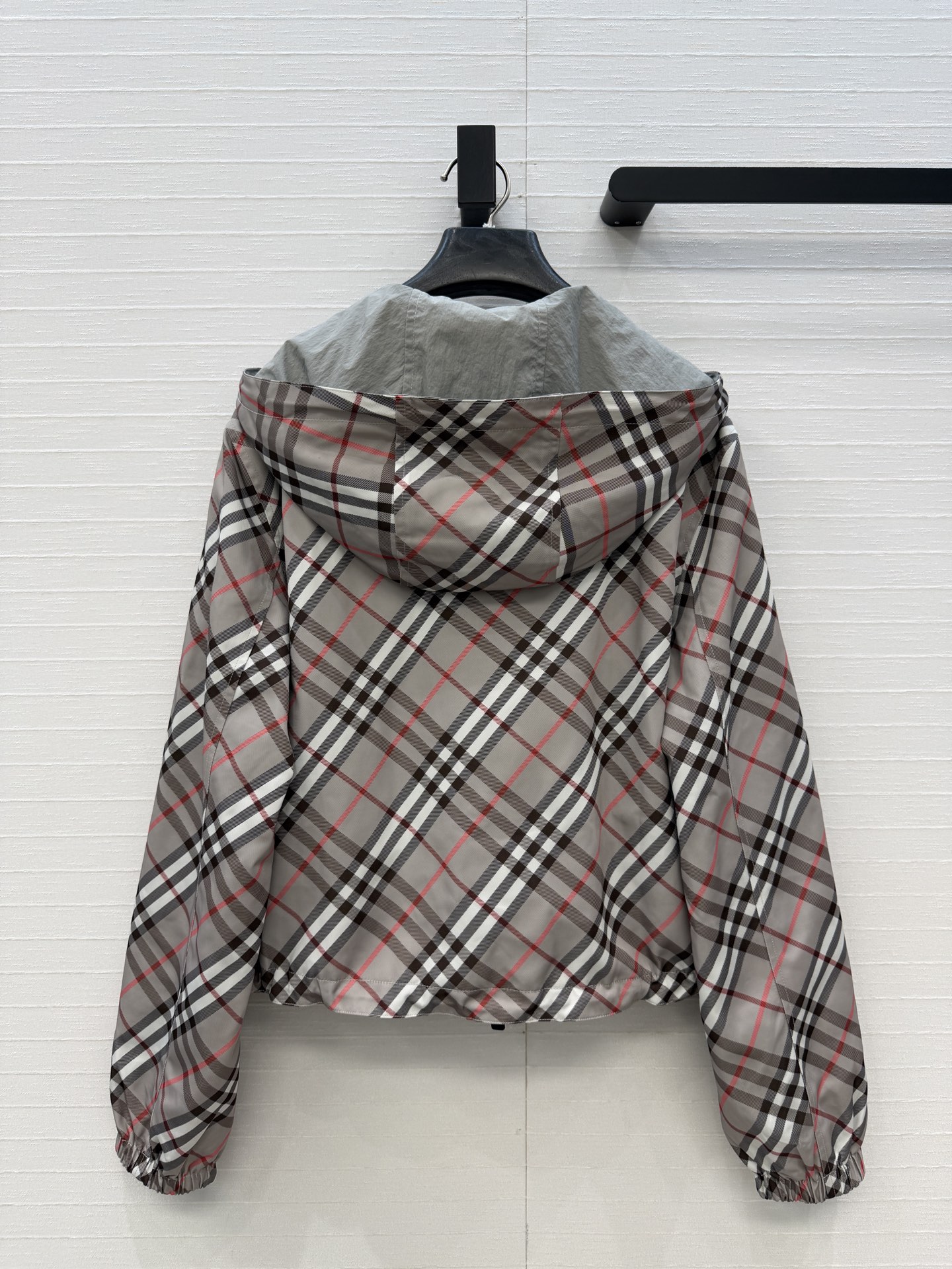 独家首发❤️原单品质Bur*新品！双面穿格纹夹克连帽外套！春秋季节超适合穿～双面穿设计，随心切换风格，原