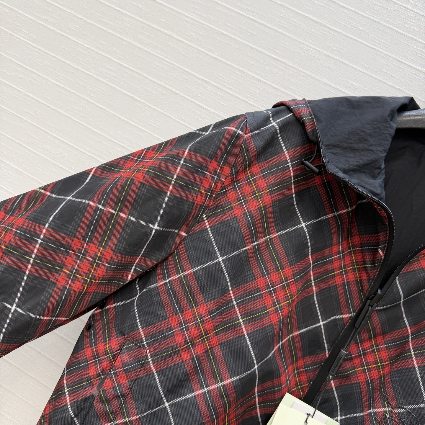 独家首发❤️原单品质Bur*新品！双面穿格纹夹克连帽外套！春秋季节超适合穿～双面穿设计，随心切换风格，原