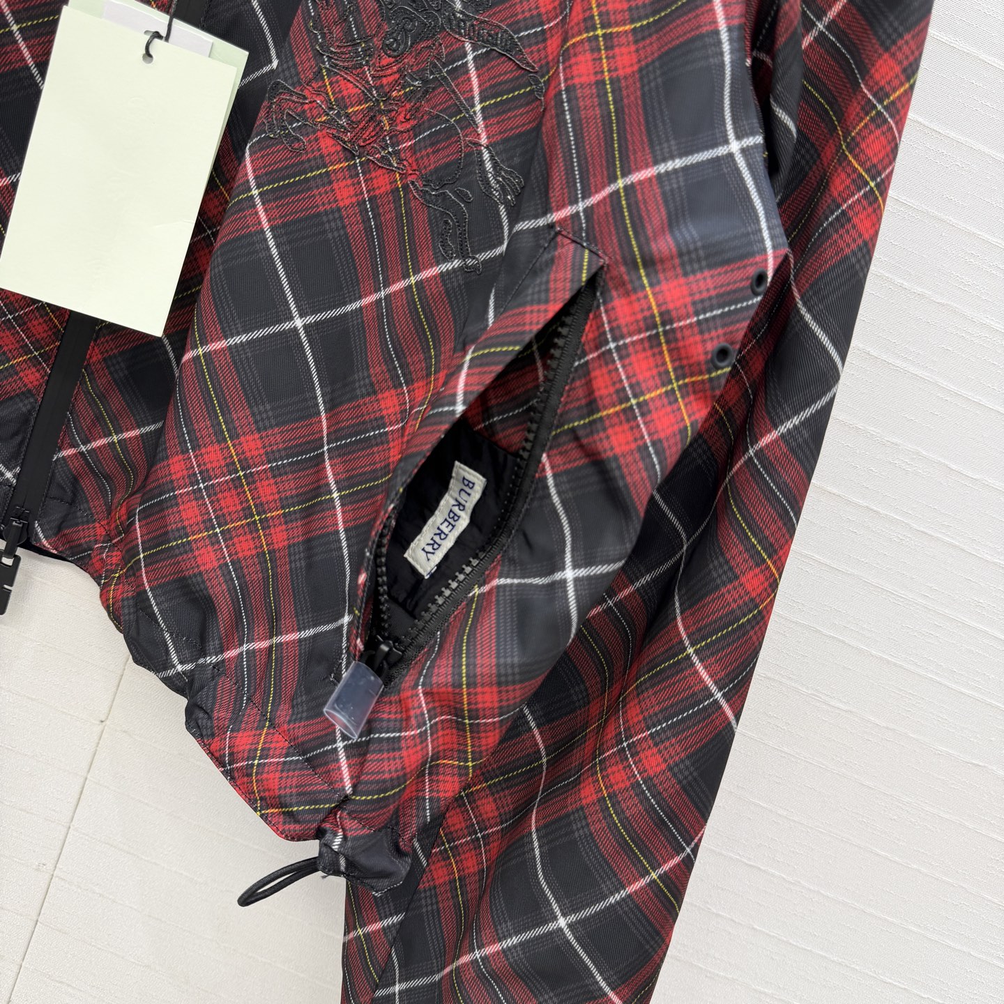 独家首发❤️原单品质Bur*新品！双面穿格纹夹克连帽外套！春秋季节超适合穿～双面穿设计，随心切换风格，原