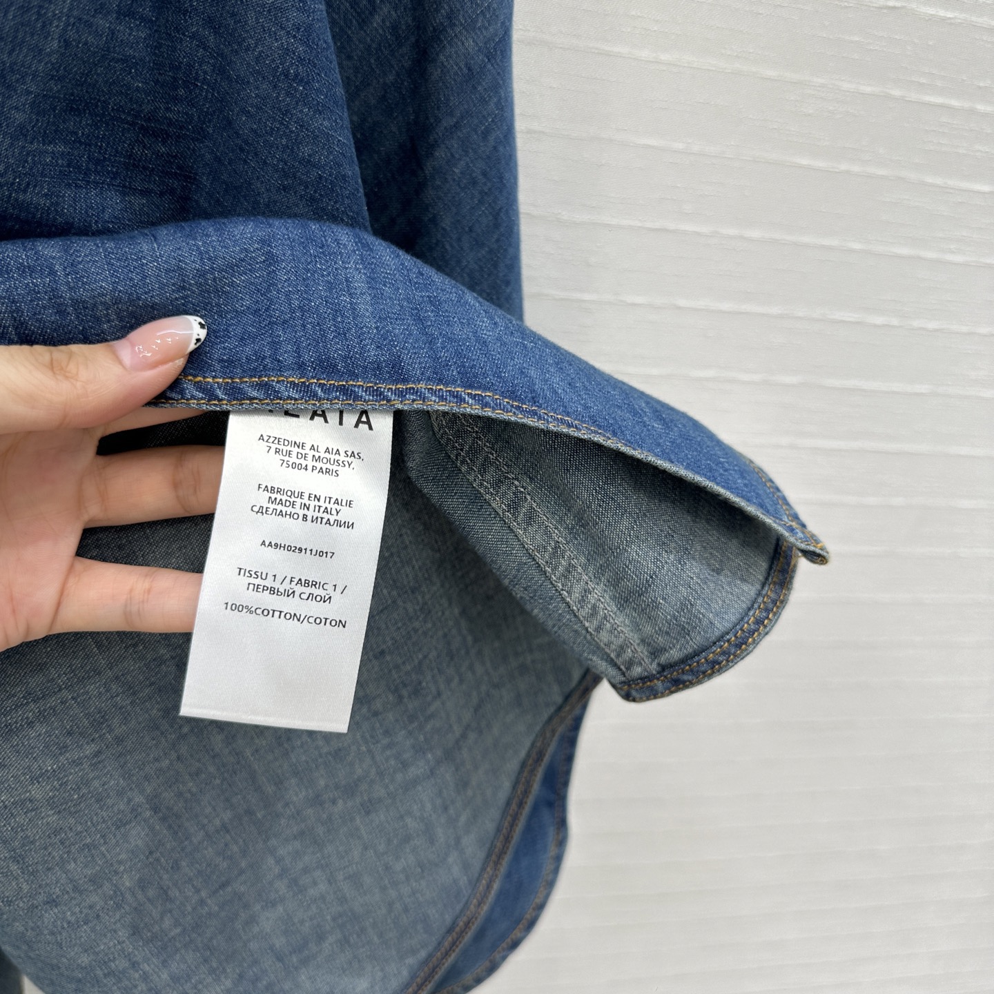 独家首发❤️原单品质，Alai*新品深V领收腰不对称牛仔衬衫裙，巧妙的螺旋侧扣设计不对称褶裥蓬蓬裙摆立体