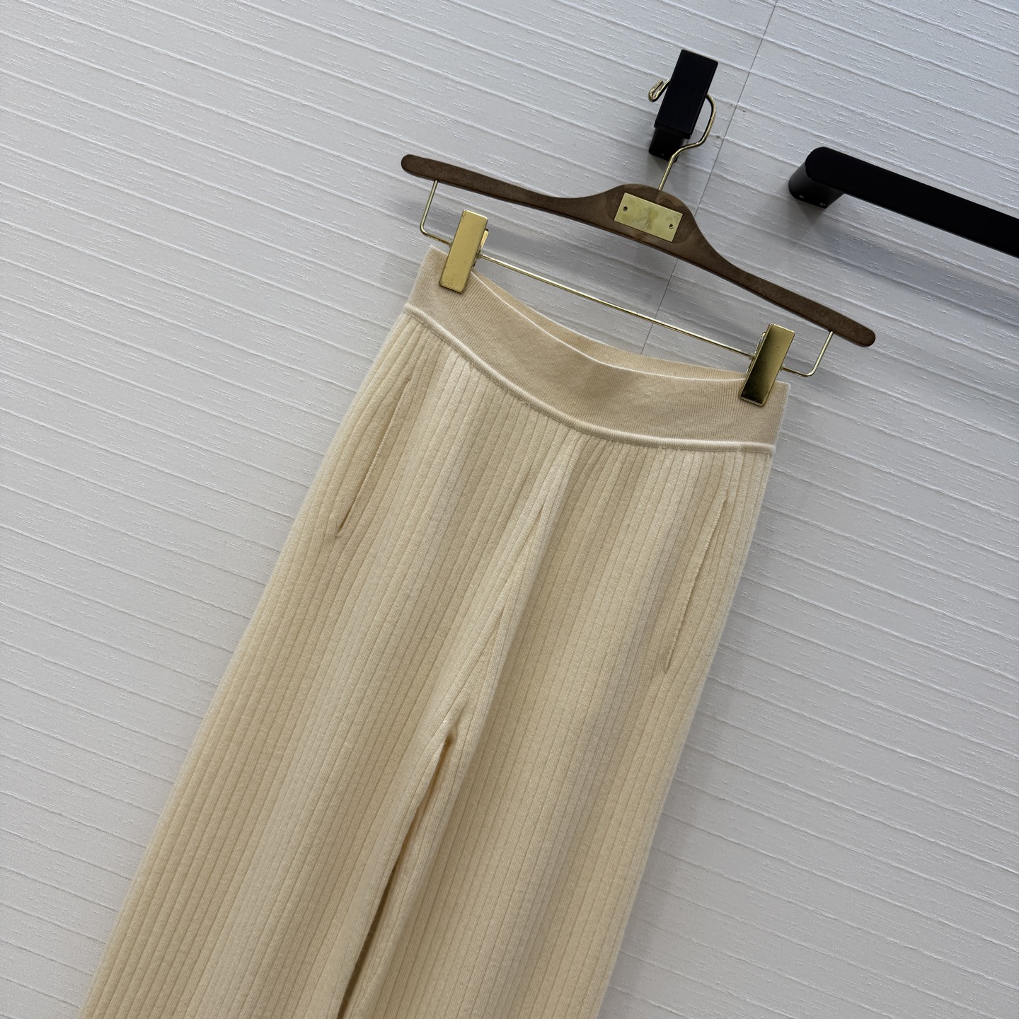 爆款推荐❤️ Lp高智感 老钱风穿搭羊绒针织休闲裤，瑞士机织坑条罗纹翻针工艺 直筒阔腿裤简洁大气！版型上