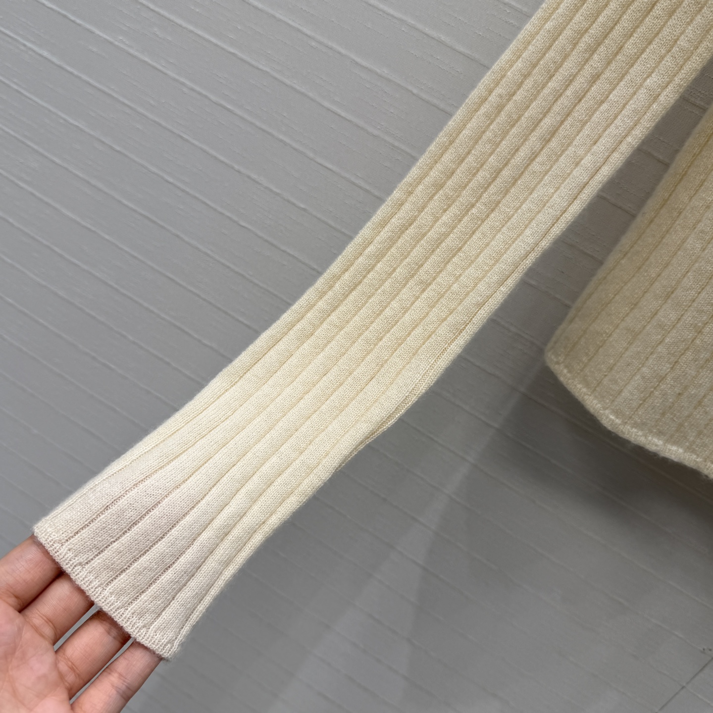 高端原单品质，❤️Lp高智感 老钱风穿搭气质双开拉链开衫小外套，气质叠搭神器。18针坑条工艺进口羊绒羊毛