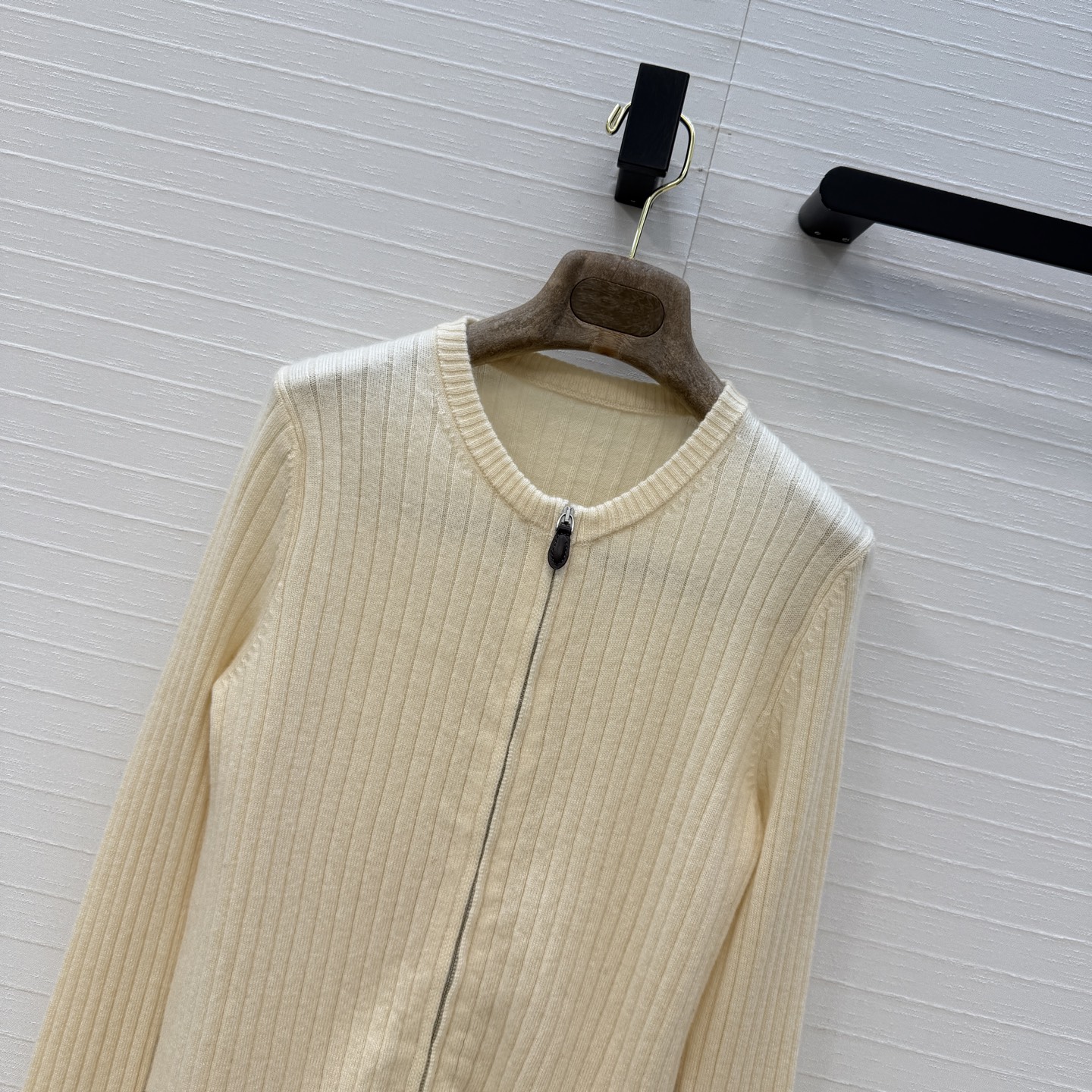 高端原单品质，❤️Lp高智感 老钱风穿搭气质双开拉链开衫小外套，气质叠搭神器。18针坑条工艺进口羊绒羊毛