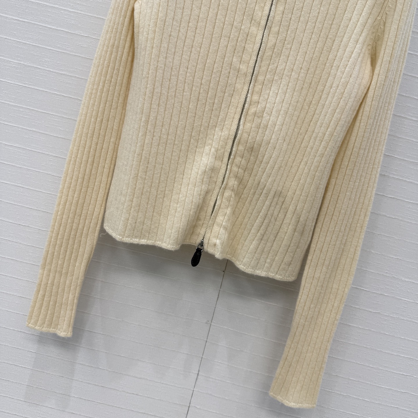 高端原单品质，❤️Lp高智感 老钱风穿搭气质双开拉链开衫小外套，气质叠搭神器。18针坑条工艺进口羊绒羊毛