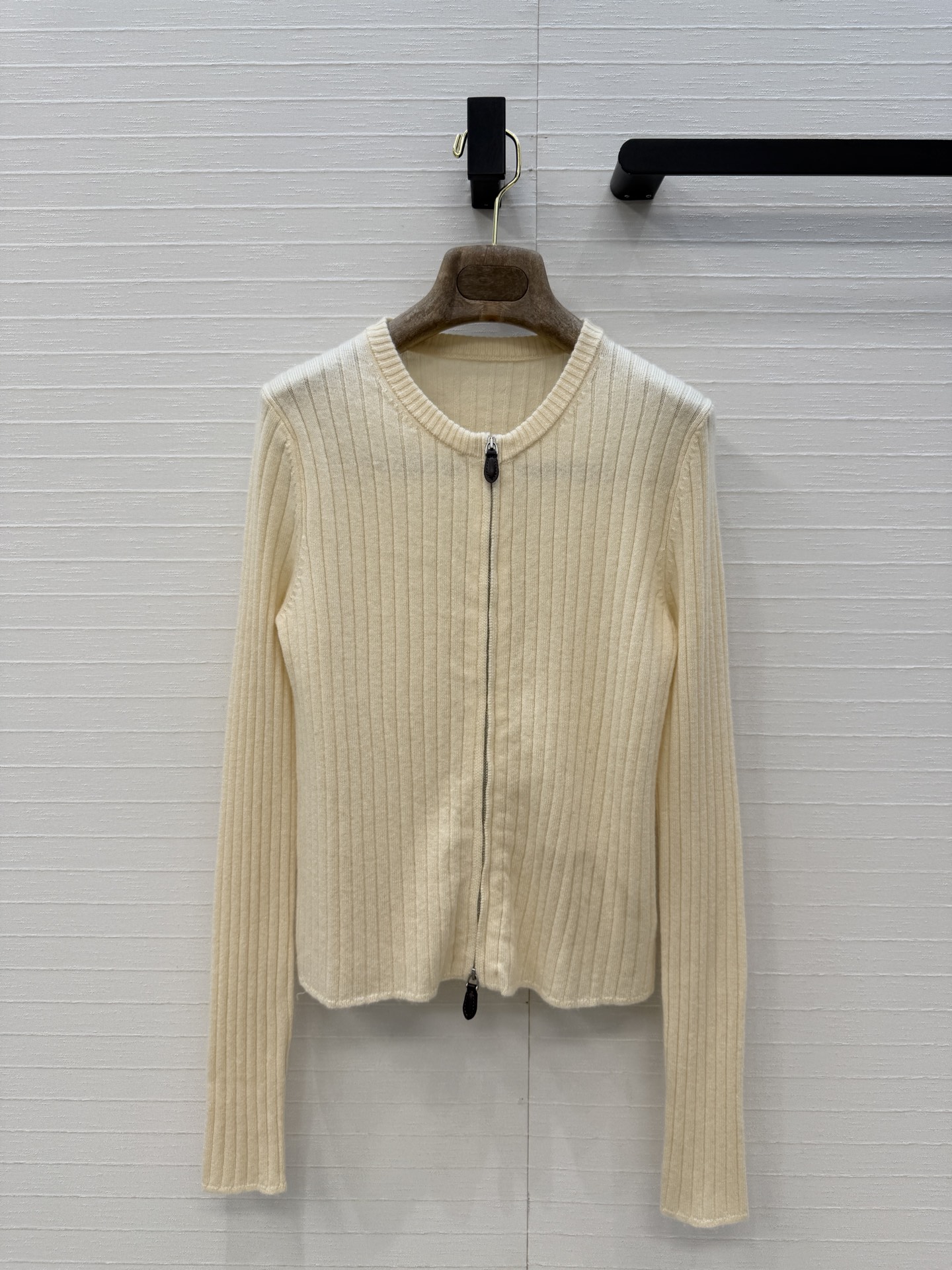 高端原单品质，❤️Lp高智感 老钱风穿搭气质双开拉链开衫小外套，气质叠搭神器。18针坑条工艺进口羊绒羊毛