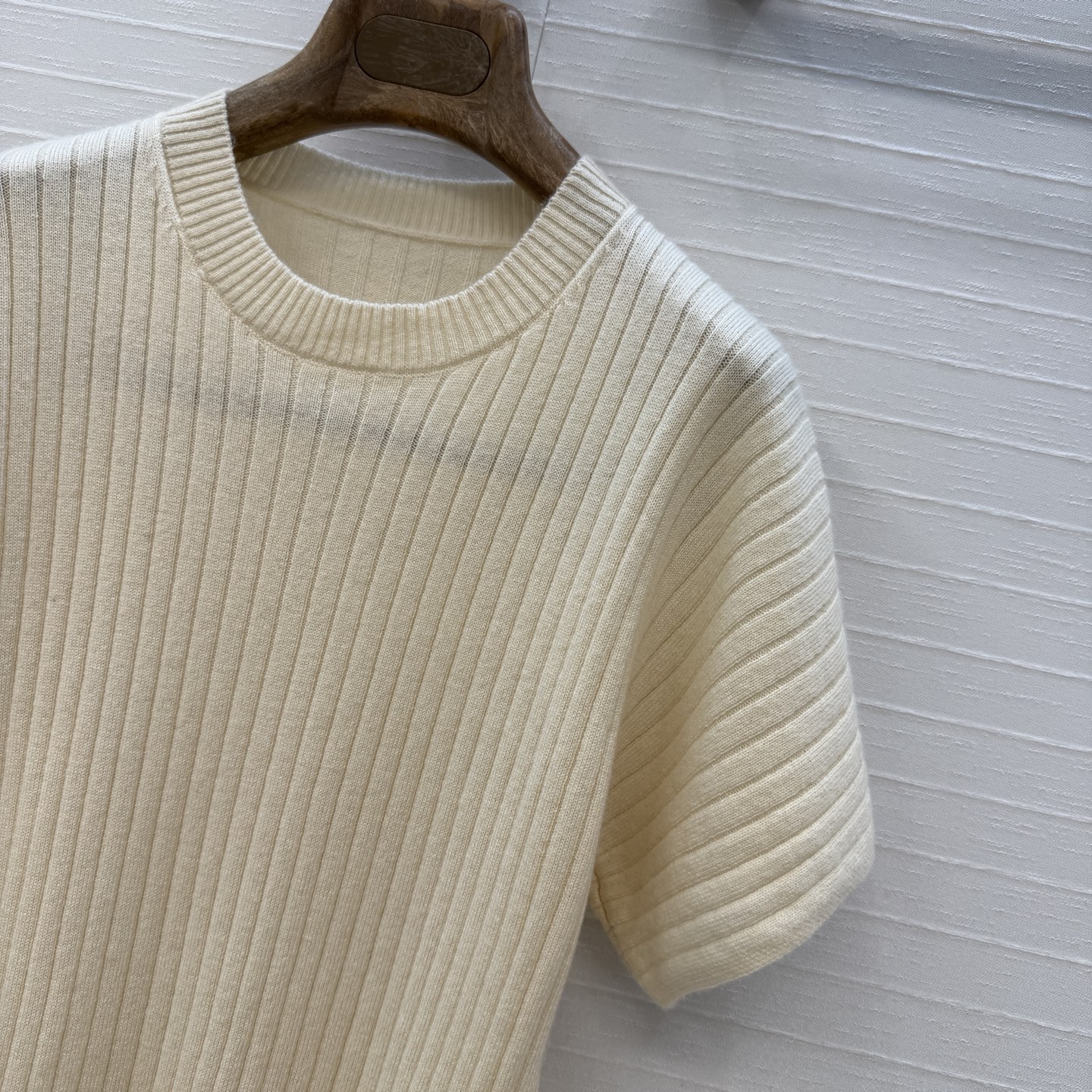 高端原单品质，❤️Lp高智感 老钱风穿搭气质落肩袖毛衣。18针坑条工艺进口羊绒羊毛纱线软糯舒适质感无敌赞