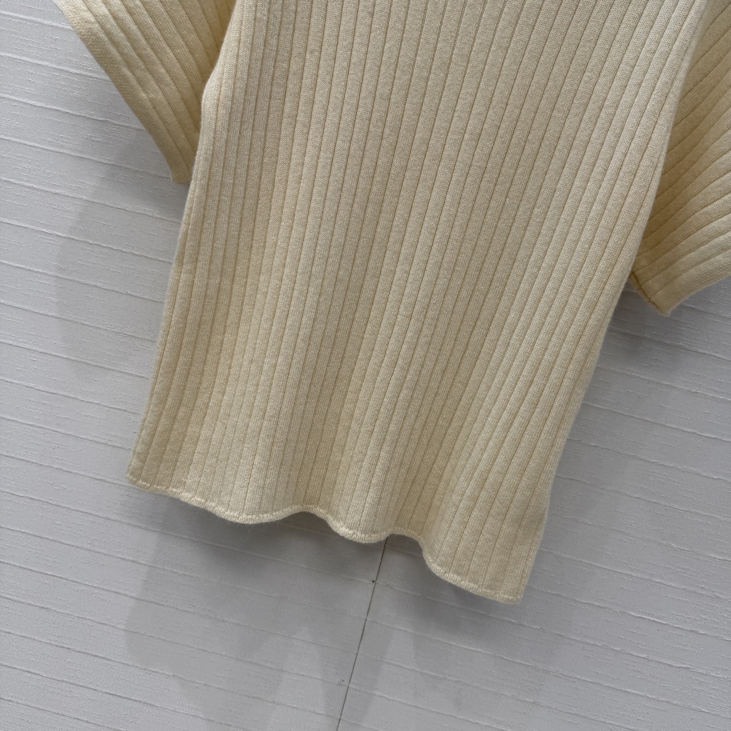 高端原单品质，❤️Lp高智感 老钱风穿搭气质落肩袖毛衣。18针坑条工艺进口羊绒羊毛纱线软糯舒适质感无敌赞