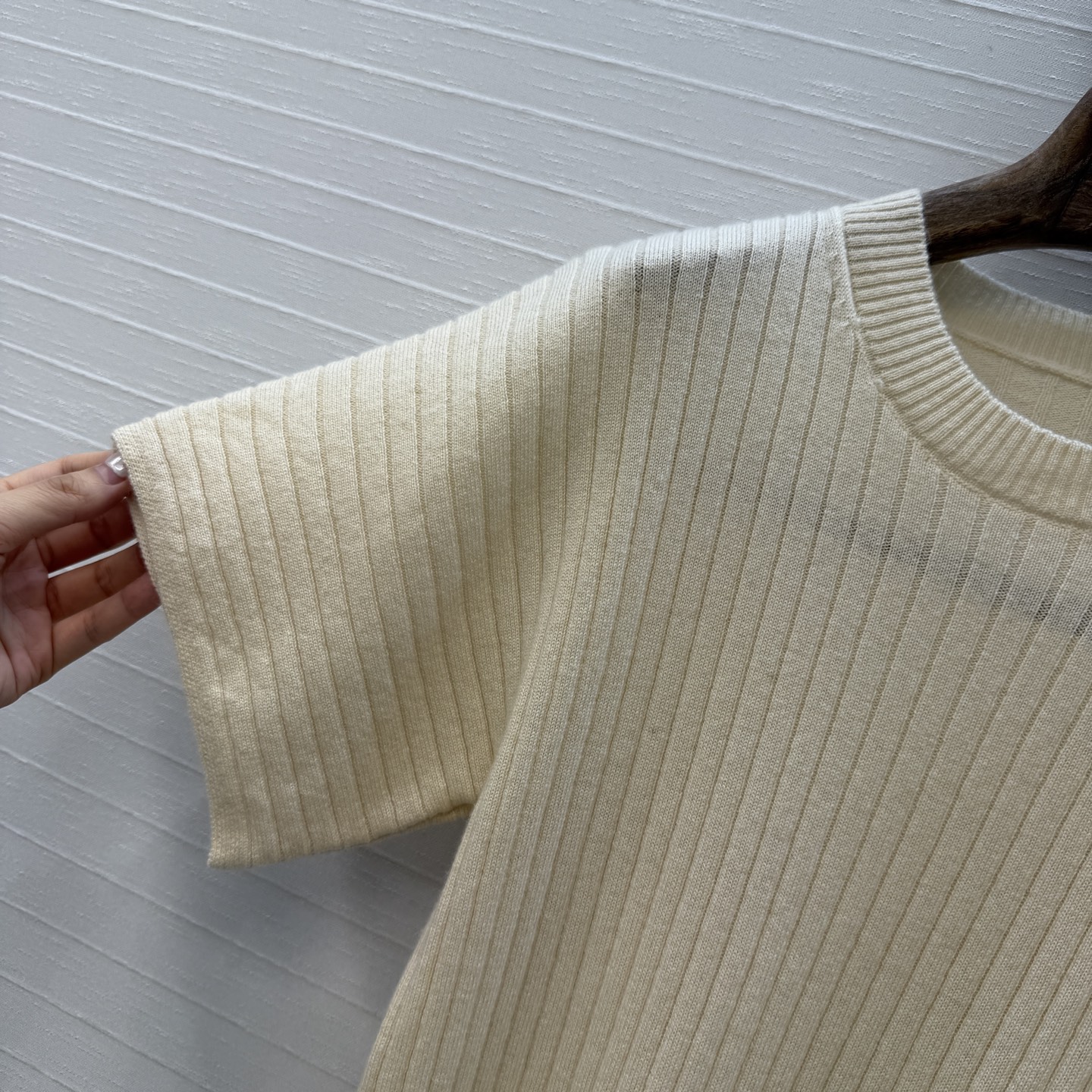 高端原单品质，❤️Lp高智感 老钱风穿搭气质落肩袖毛衣。18针坑条工艺进口羊绒羊毛纱线软糯舒适质感无敌赞