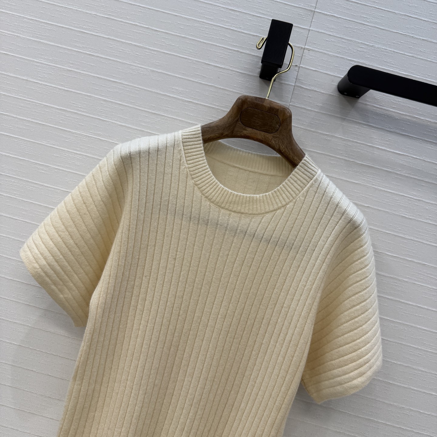 高端原单品质，❤️Lp高智感 老钱风穿搭气质落肩袖毛衣。18针坑条工艺进口羊绒羊毛纱线软糯舒适质感无敌赞