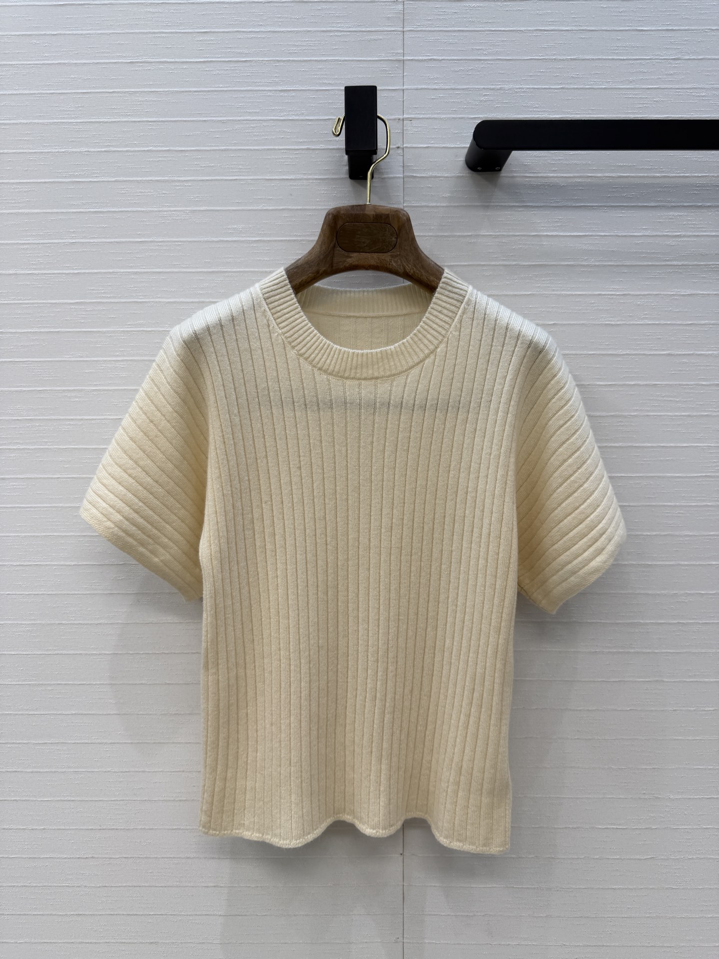 高端原单品质，❤️Lp高智感 老钱风穿搭气质落肩袖毛衣。18针坑条工艺进口羊绒羊毛纱线软糯舒适质感无敌赞