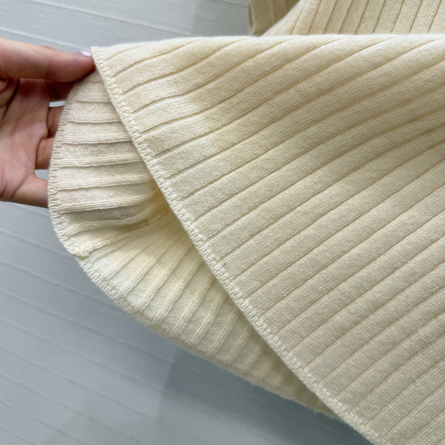 高端原单品质，❤️Lp高智感 老钱风穿搭气质落肩袖毛衣。18针坑条工艺进口羊绒羊毛纱线软糯舒适质感无敌赞