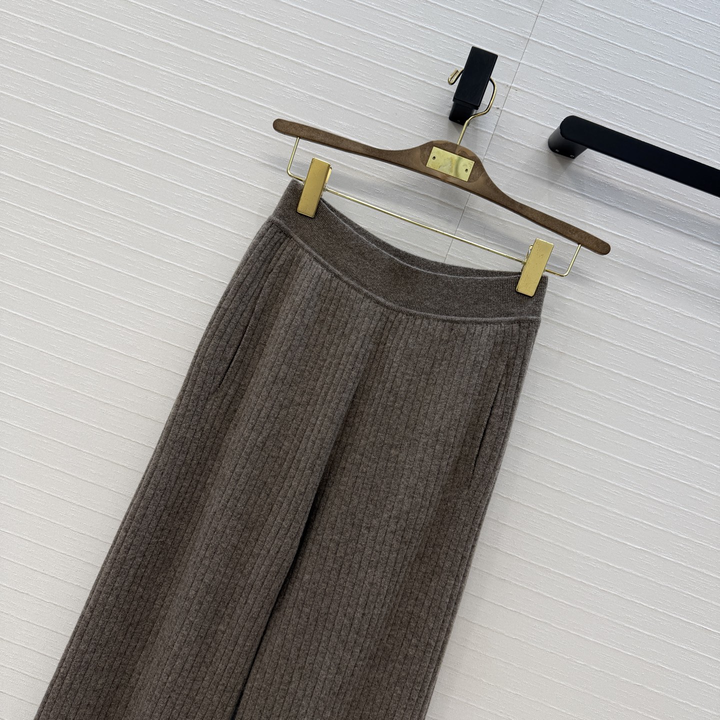 爆款推荐❤️ Lp高智感 老钱风穿搭羊绒针织休闲裤，瑞士机织坑条罗纹翻针工艺 直筒阔腿裤简洁大气！版型上