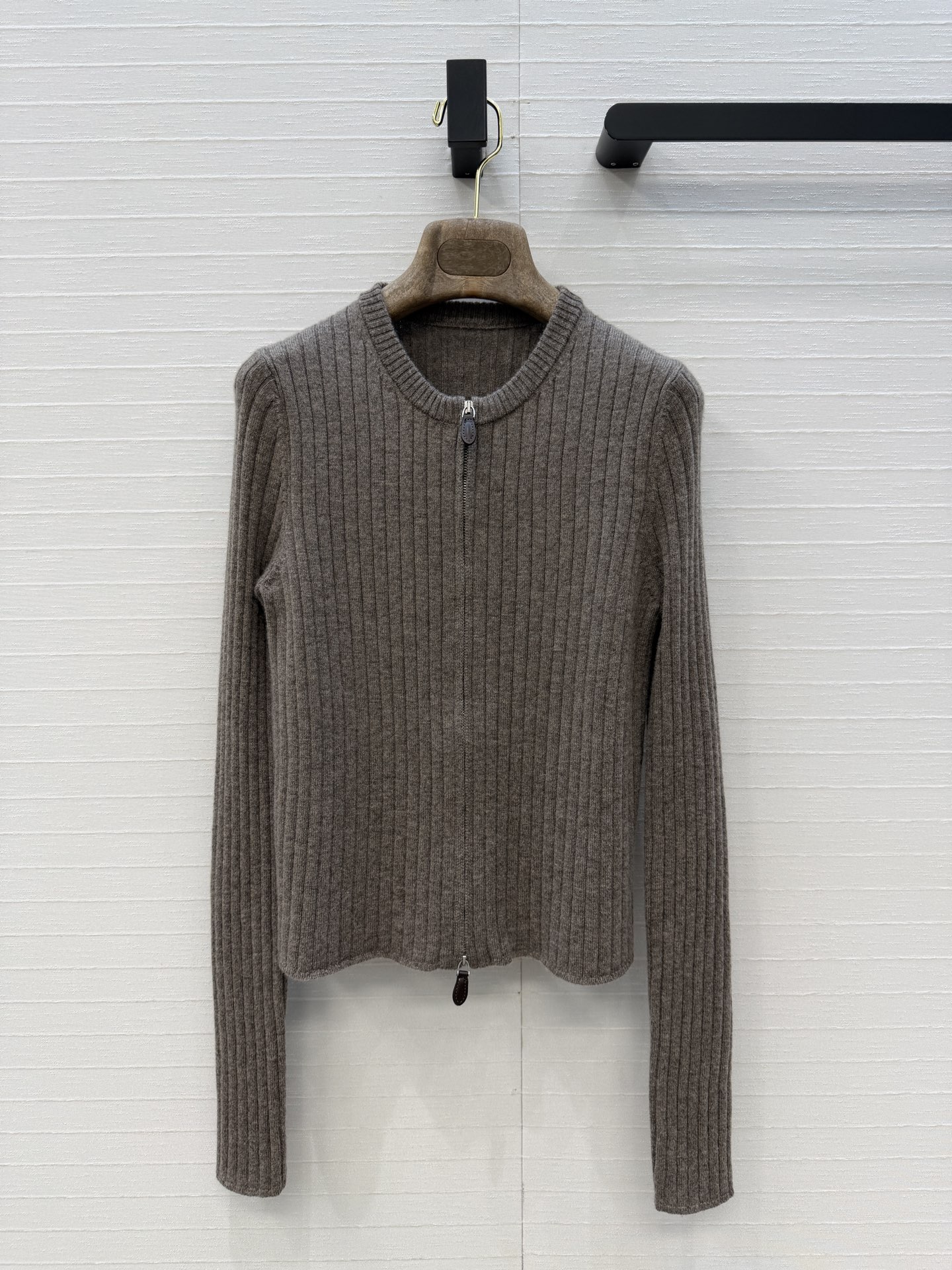 高端原单品质，❤️Lp高智感 老钱风穿搭气质双开拉链开衫小外套，气质叠搭神器。18针坑条工艺进口羊绒羊毛