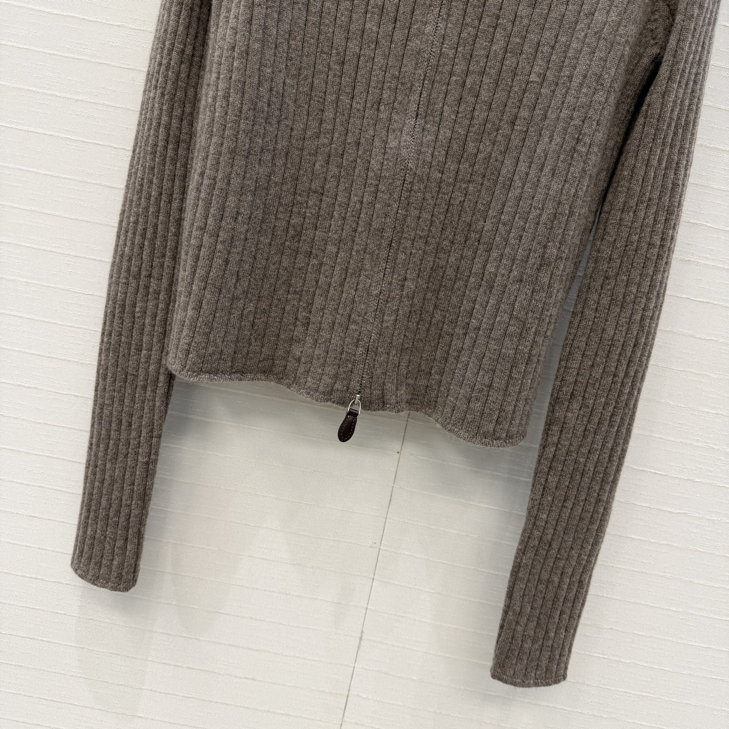 高端原单品质，❤️Lp高智感 老钱风穿搭气质双开拉链开衫小外套，气质叠搭神器。18针坑条工艺进口羊绒羊毛