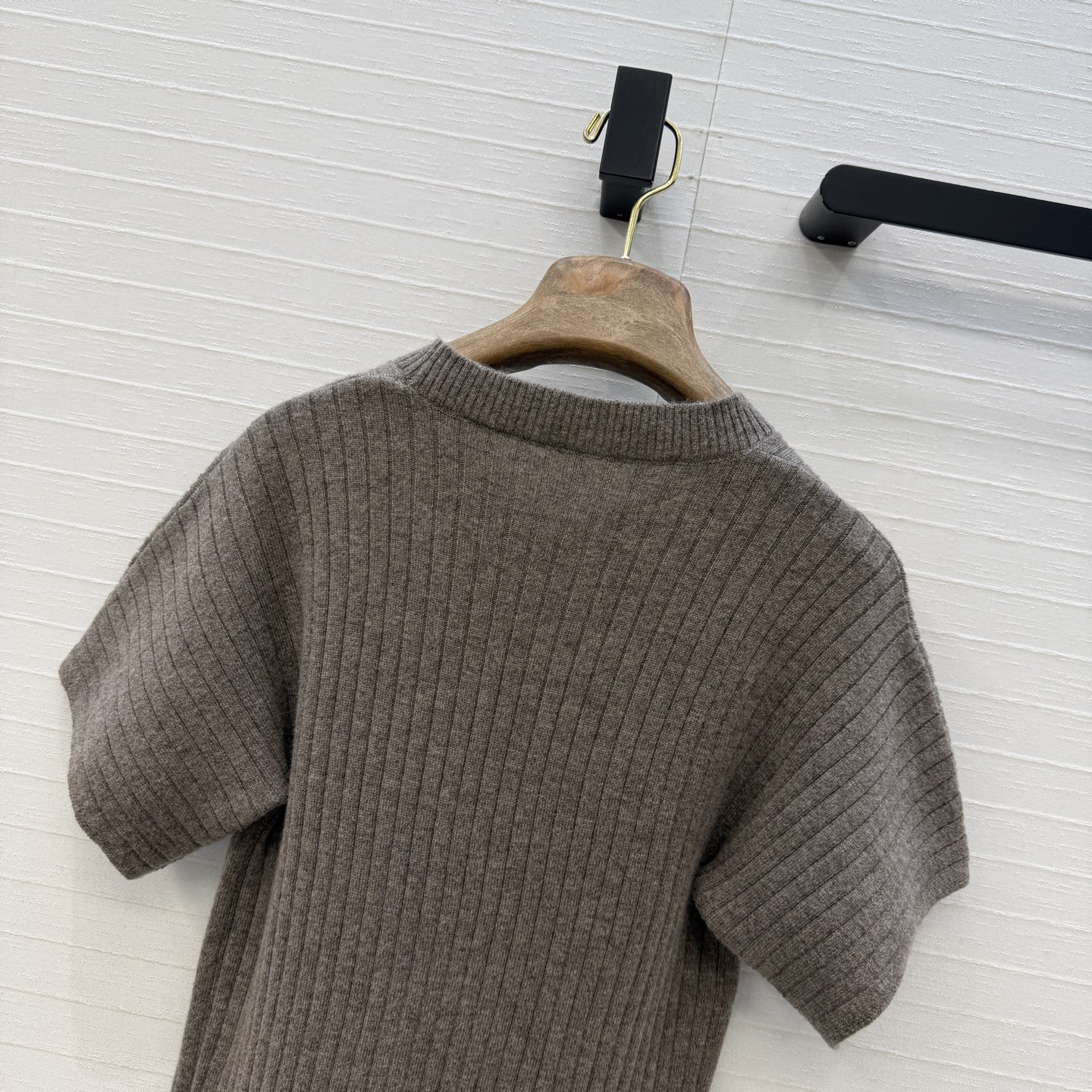 高端原单品质，❤️Lp高智感 老钱风穿搭气质落肩袖毛衣。18针坑条工艺进口羊绒羊毛纱线软糯舒适质感无敌赞