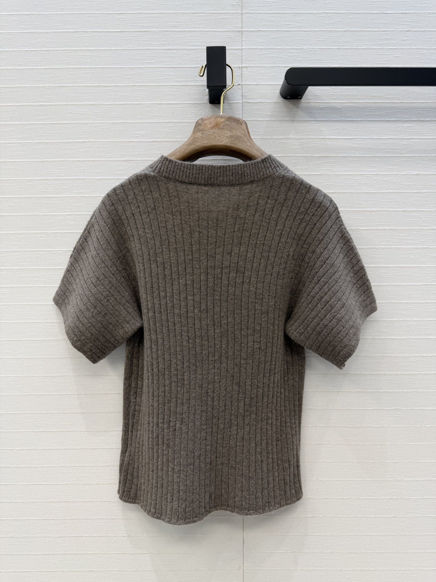 高端原单品质，❤️Lp高智感 老钱风穿搭气质落肩袖毛衣。18针坑条工艺进口羊绒羊毛纱线软糯舒适质感无敌赞