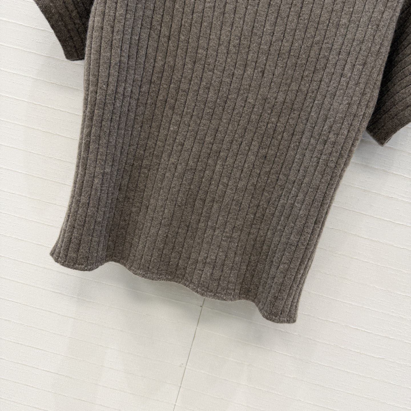 高端原单品质，❤️Lp高智感 老钱风穿搭气质落肩袖毛衣。18针坑条工艺进口羊绒羊毛纱线软糯舒适质感无敌赞