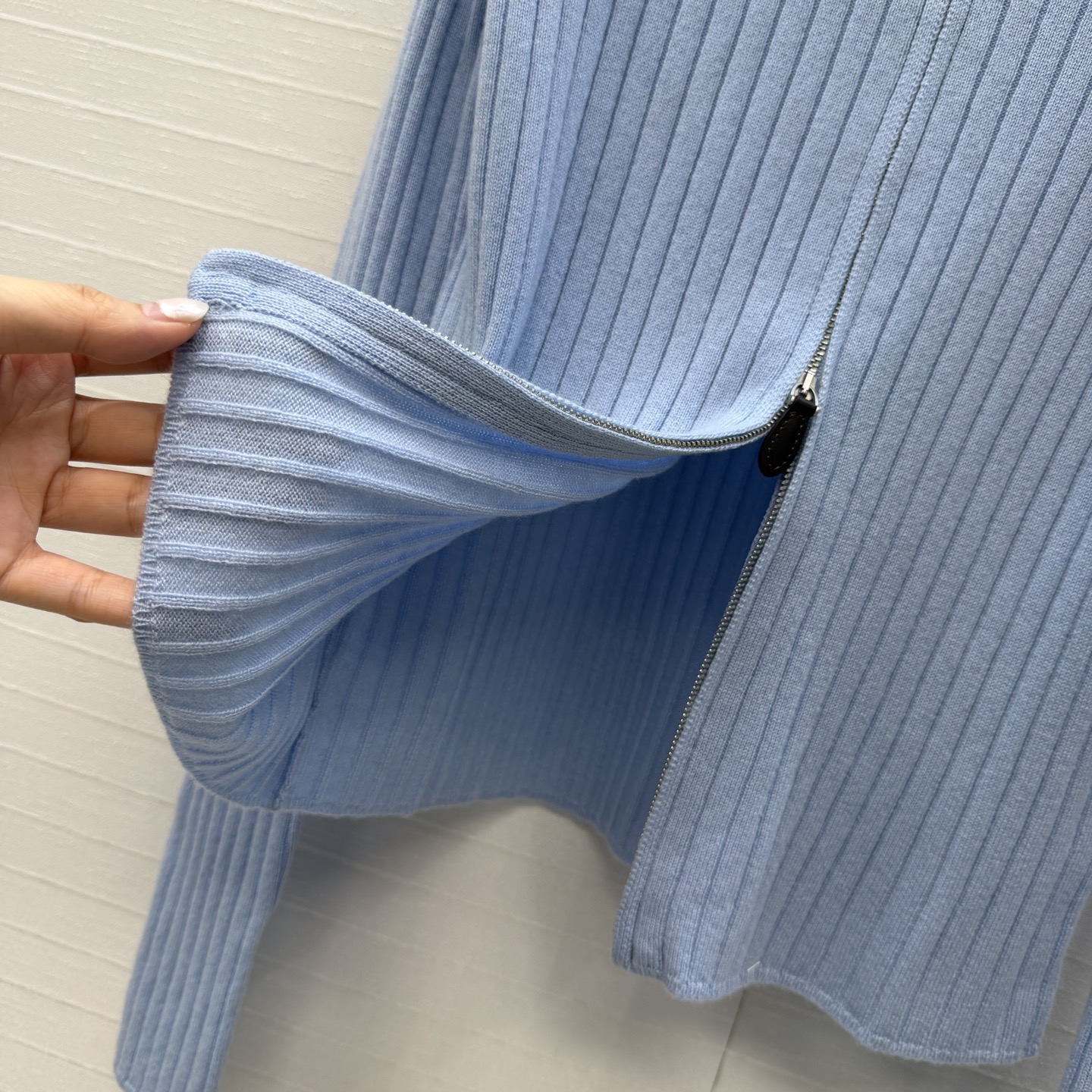 高端原单品质，❤️Lp高智感 老钱风穿搭气质双开拉链开衫小外套，气质叠搭神器。18针坑条工艺进口羊绒羊毛