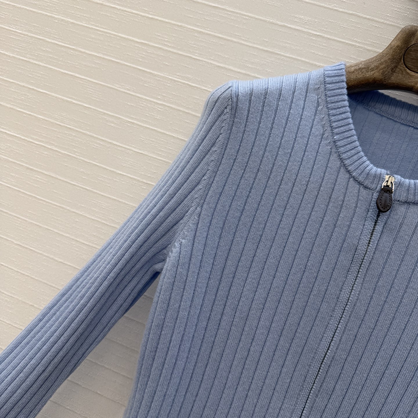 高端原单品质，❤️Lp高智感 老钱风穿搭气质双开拉链开衫小外套，气质叠搭神器。18针坑条工艺进口羊绒羊毛