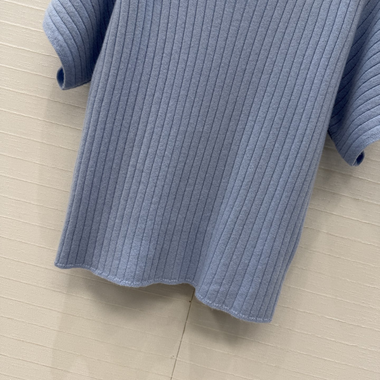 高端原单品质，❤️Lp高智感 老钱风穿搭气质落肩袖毛衣。18针坑条工艺进口羊绒羊毛纱线软糯舒适质感无敌赞