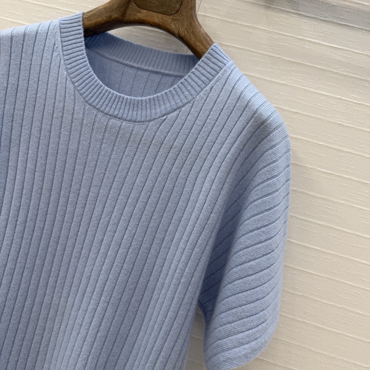 高端原单品质，❤️Lp高智感 老钱风穿搭气质落肩袖毛衣。18针坑条工艺进口羊绒羊毛纱线软糯舒适质感无敌赞