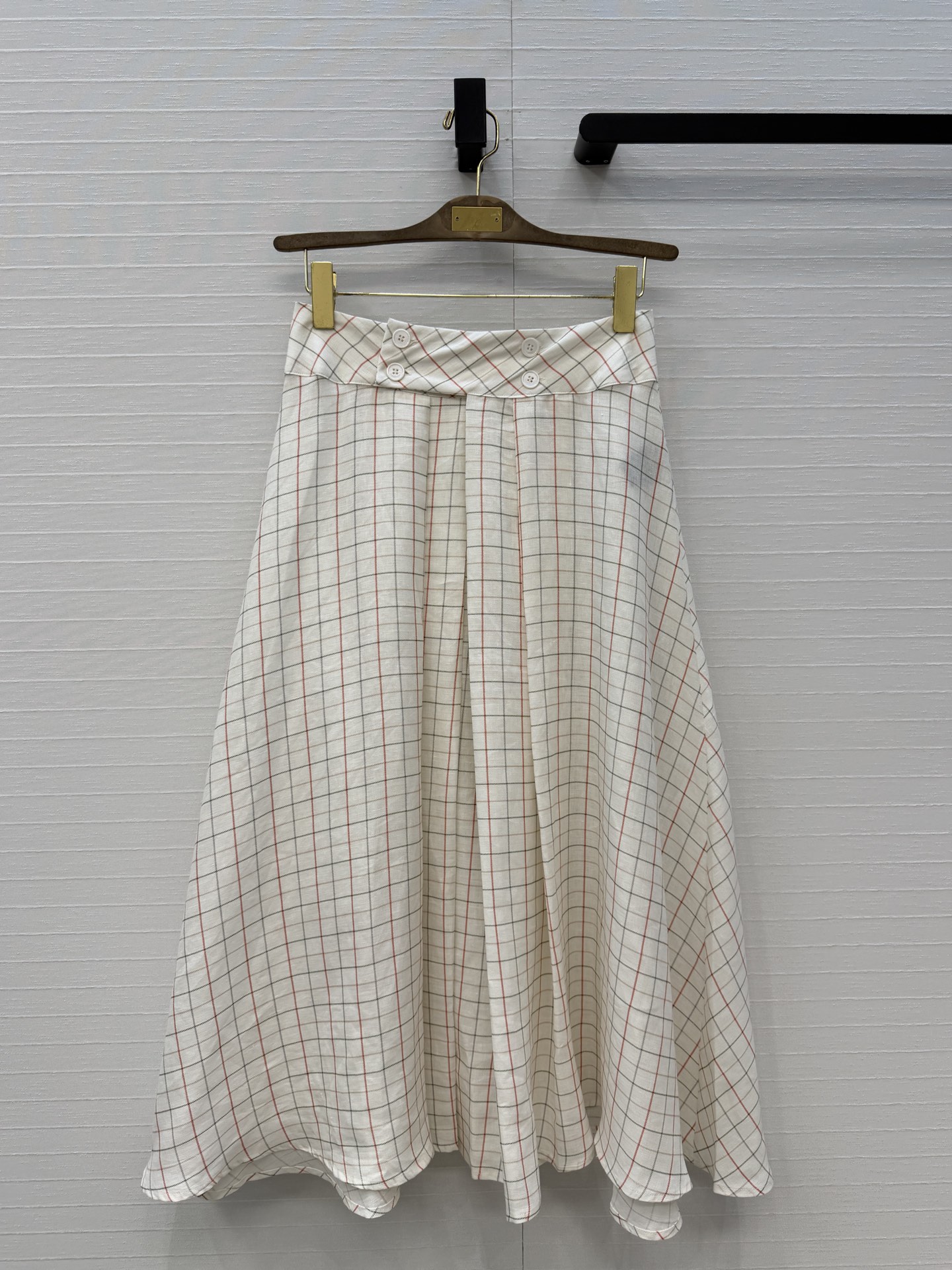 NO:723871,Exclusive first release!  High-end original quality Lp high-intellectual wear!  Classic plaid long skirt with a Southern French style atmosphere!  The texture of imported linen fabric is light and comfortable. The pleated large hem slit skirt design is elegant and casual, the classic version is versatile and does not pick on the upper body, perfect workmanship quality depends on the details, 3 sizes in one color, S size. Waist 68, skirt length 87., women's clothing, loro piana, skirts,19860909独家首发！高端原单品质Lp高智感穿搭！南法风情氛围感 经典格纹长半裙！进口亚麻面料质感轻盈舒适.压褶大伞摆开叉裙摆设计优雅气质随性,经典版型百搭不挑人上身,完美做工品质看细节,一色3码,S码.腰围68,裙长87.,女装,loro piana,skirts,,Women's clothing